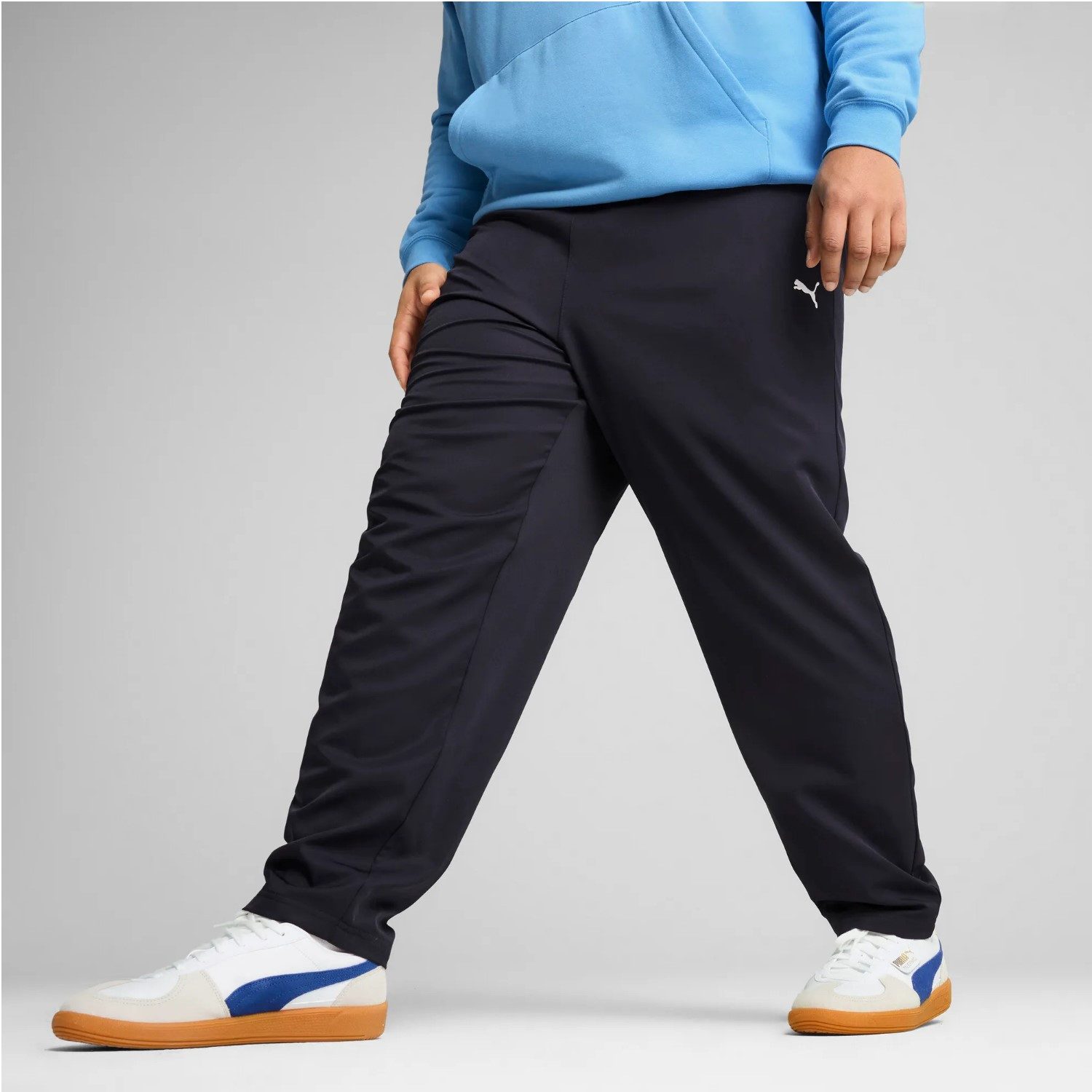 PUMA Outdoorhose ESS Woven Pants mit Mesh-Innenfutter (0-tlg)