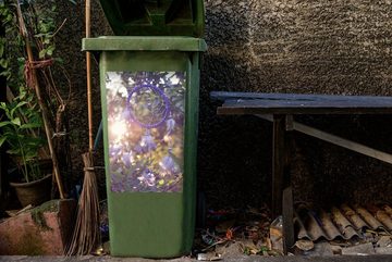 MuchoWow Wandsticker Ein lila Traumfänger in einem Baum (1 St), Mülleimer-aufkleber, Mülltonne, Sticker, Container, Abfalbehälter