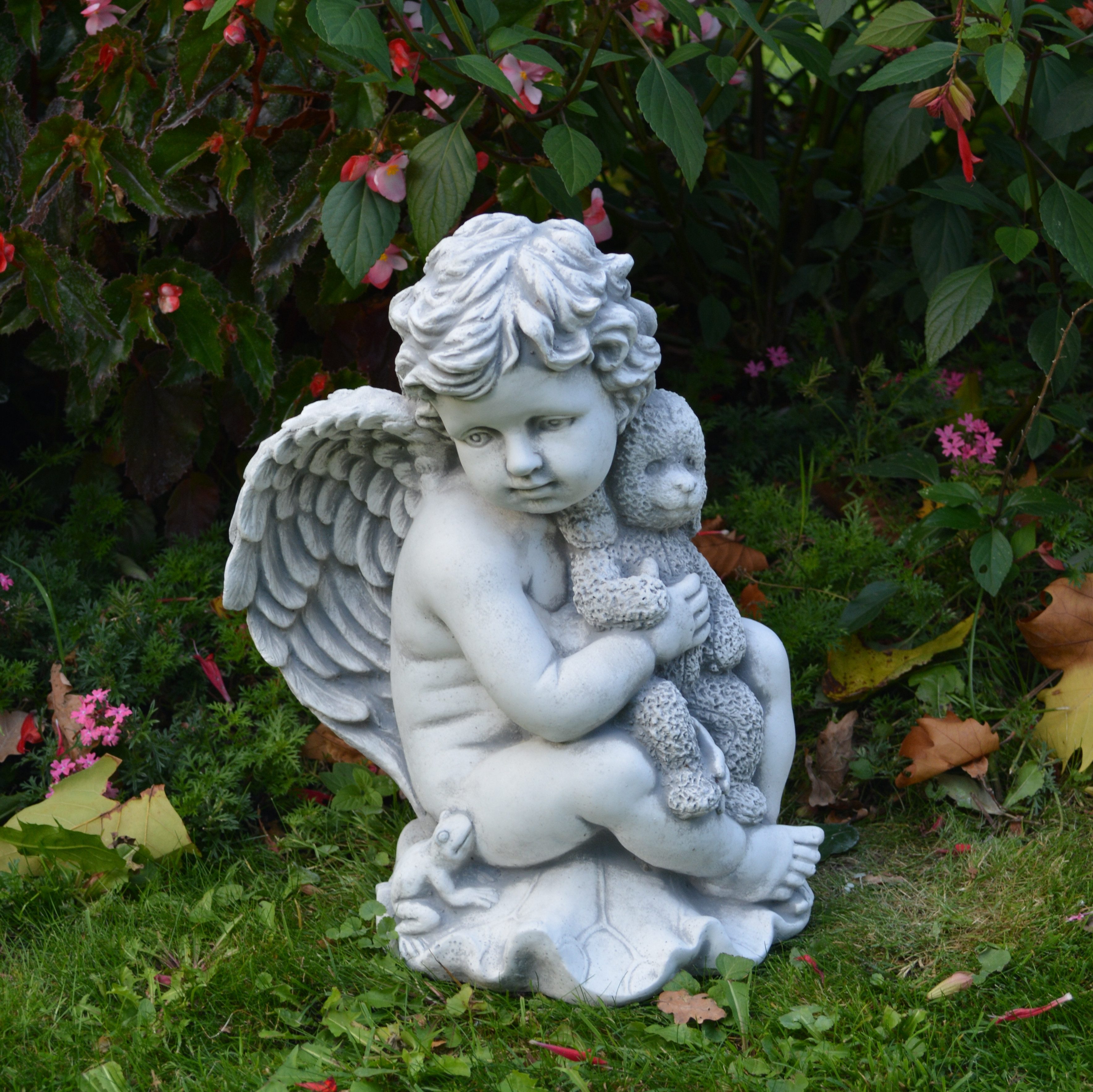 gartendekoparadies.de Gartenfigur Engel Figur mit Teddy, Steinfigur, H. 34 cm, 13 kg, Frostsicher