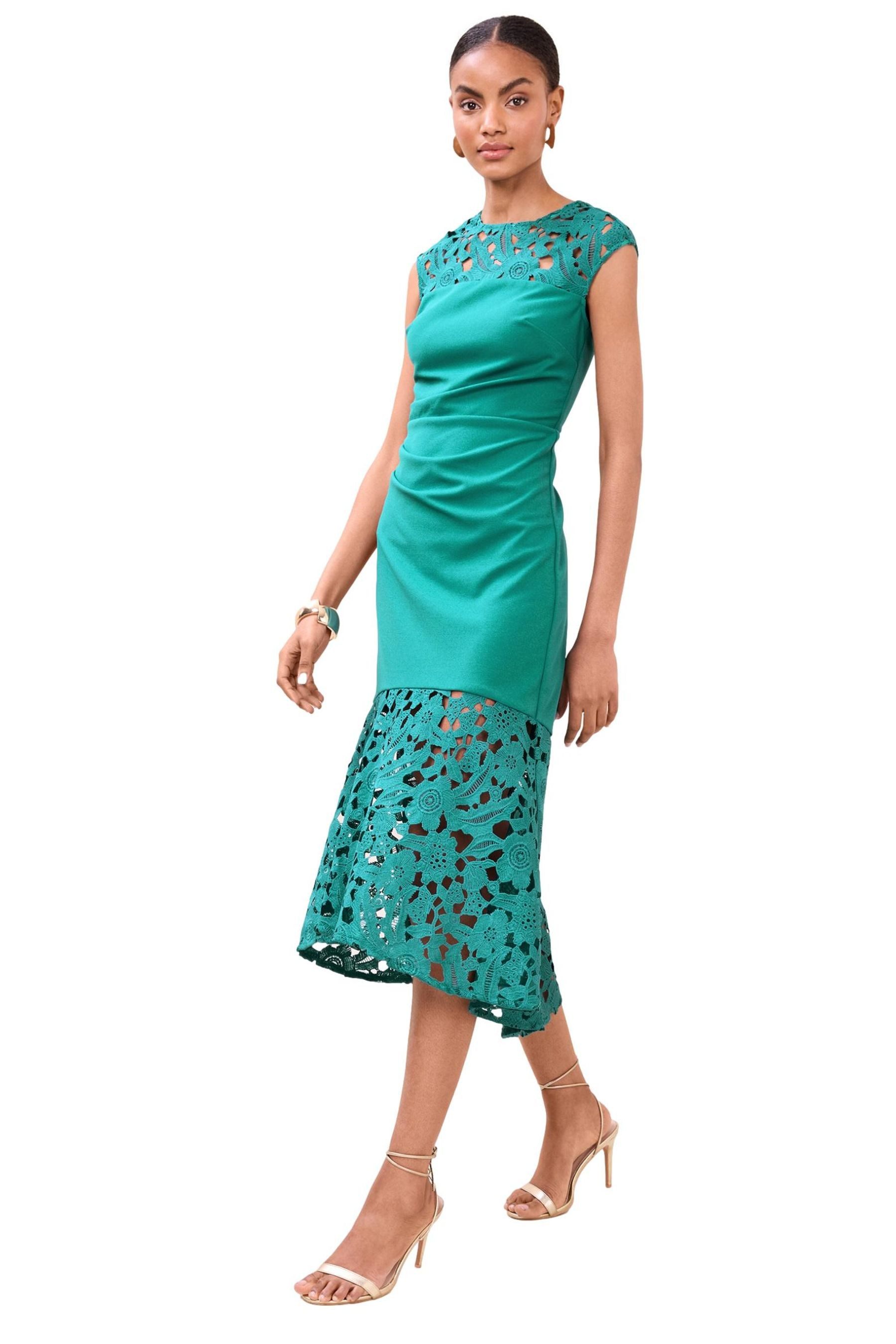 LIPSY Maxikleid Lipsy Fit-and-Flare-Midaxikleid, Kurzgröße (1-tlg)