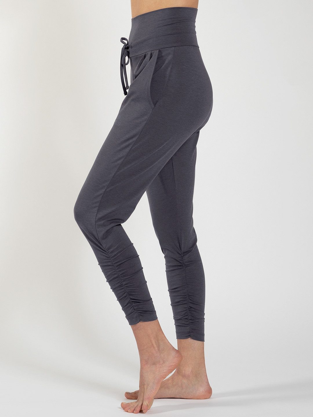 Magadi Yogahose Francis aus weichem Naturmaterial mit Taschen günstig online kaufen