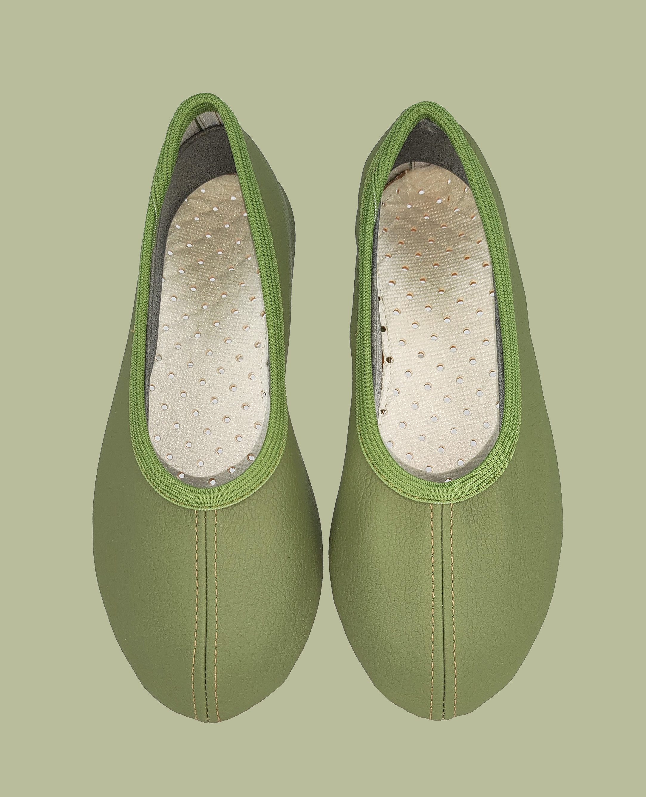 Beck Schläppchen Chance aus veganem Leder, perforierte Gummisohle Gymnastikschuh Sehr robust - perforierte Laufsohle