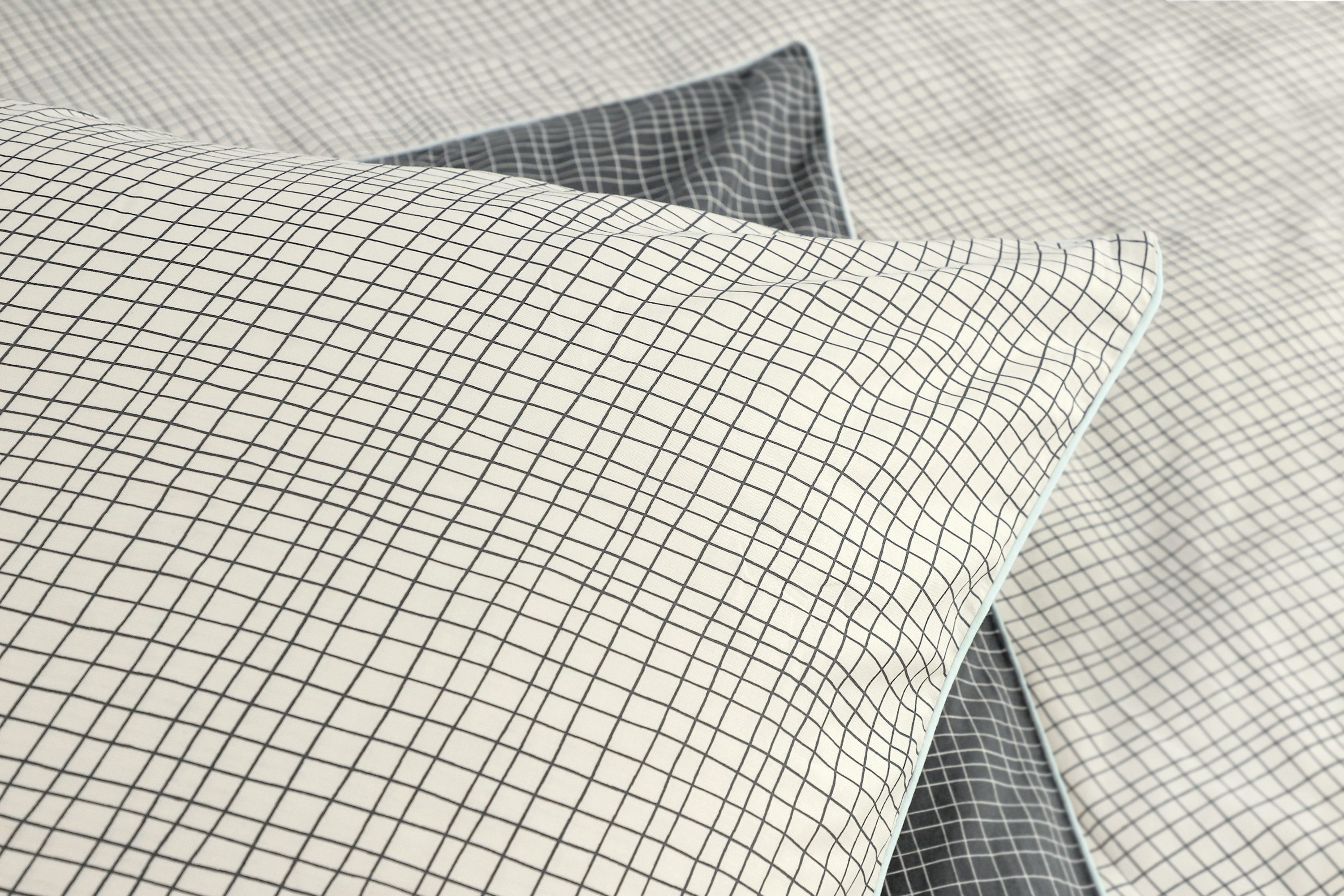 Esprit Wendebettwäsche Grid, Renforcé, 2 teilig, aus reiner Baumwolle und mit effekvoller Paspel