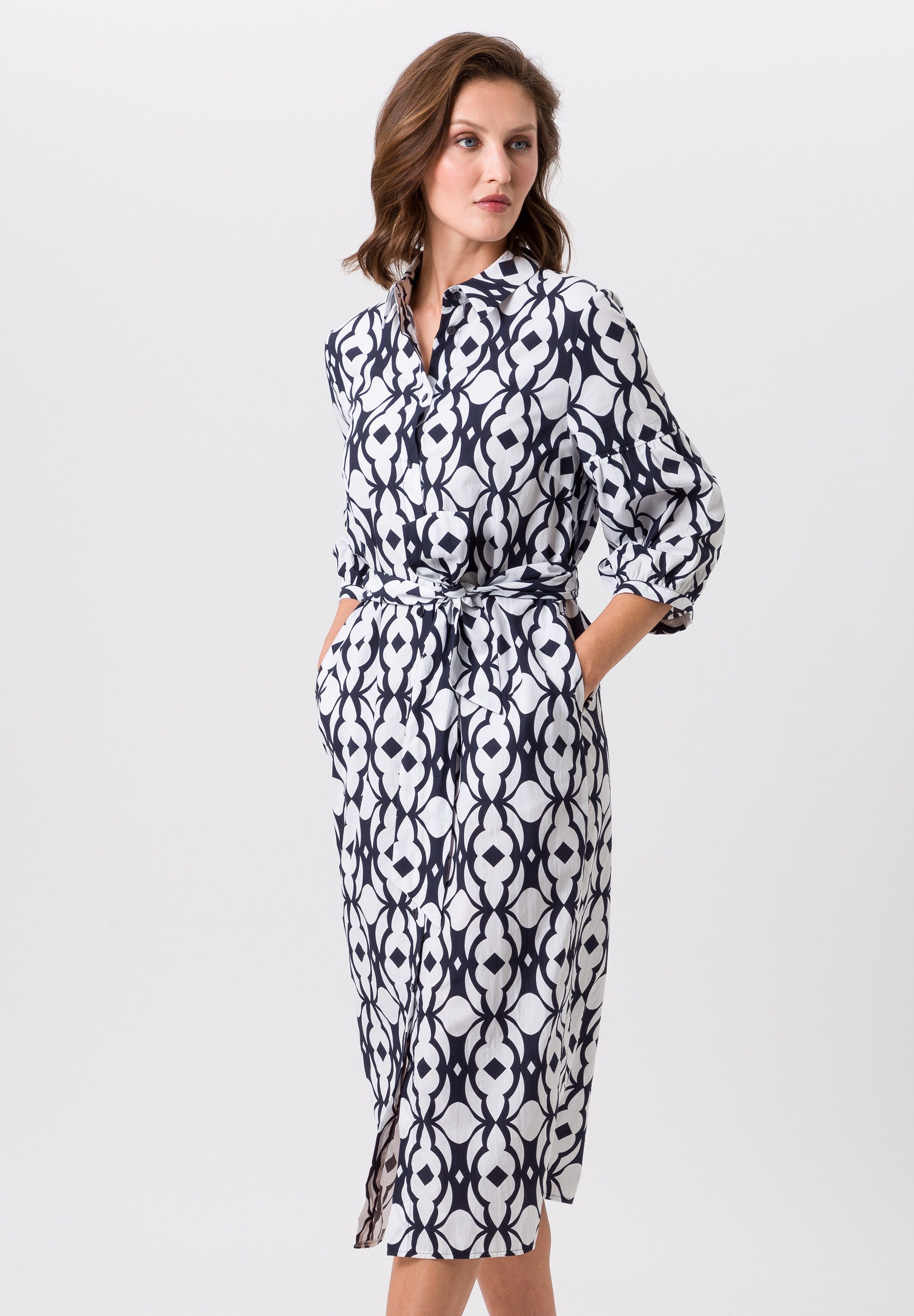 Sommerkleid mit Bindegürtel