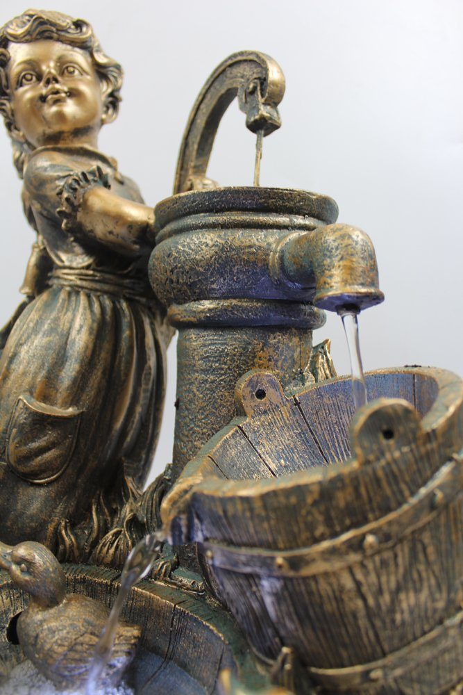 Arnusa Gartenbrunnen Springbrunnen Heidi mit Gänse BK855 Gartendeko Wasserspiel Gartenfigur, mit LED Beleuchtung