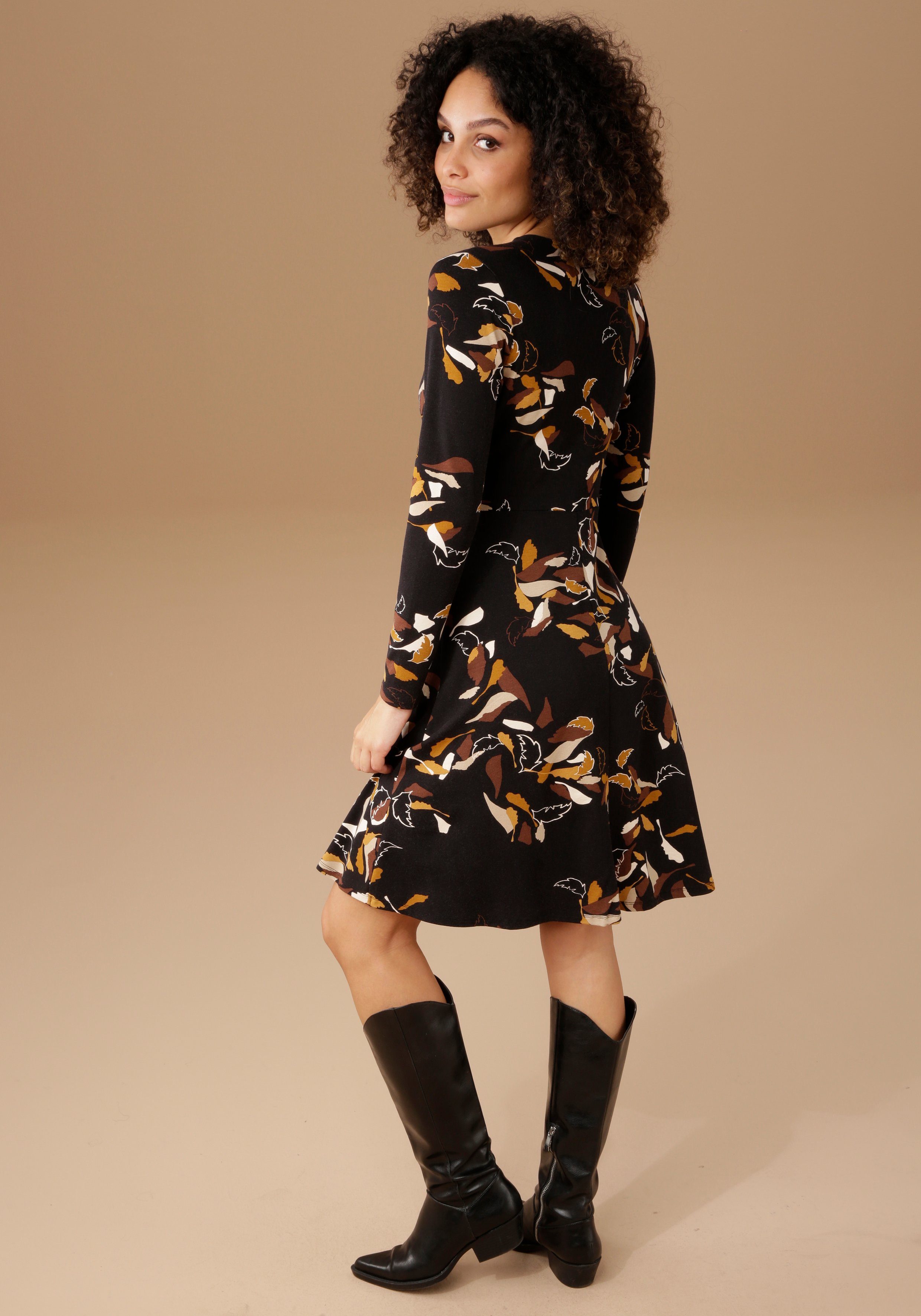 Jerseykleid Zierring SELECTED silberfarbenem Wickel-Ausschnitt mit Aniston am