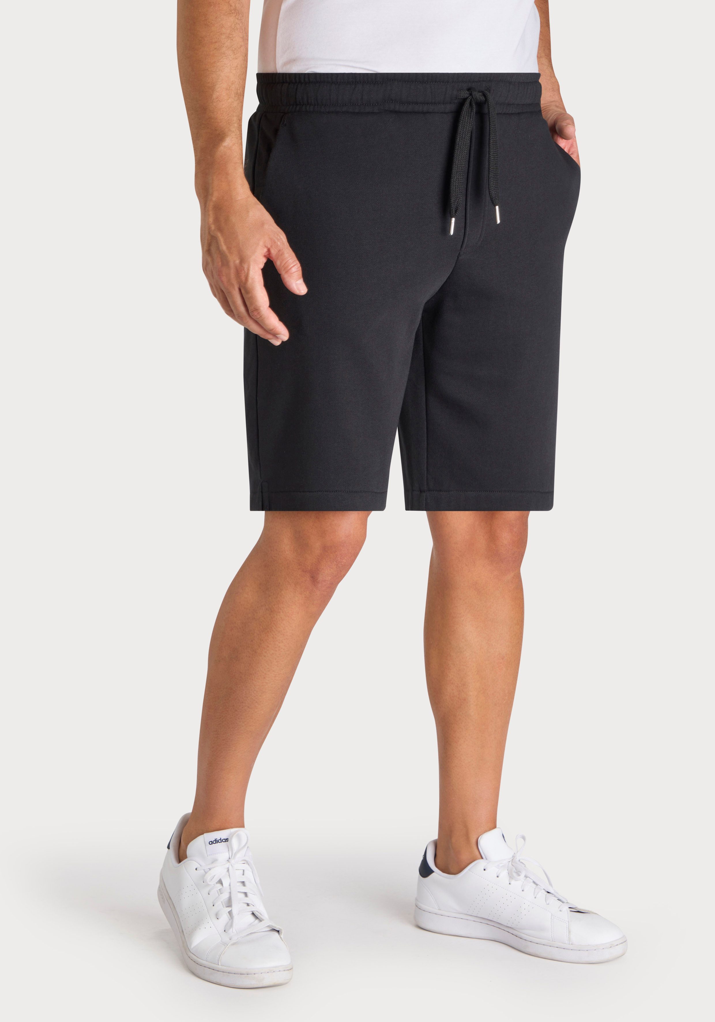 John Devin Sweatshorts - kurze Hose aus innen angerauter Sweatware mit brei günstig online kaufen