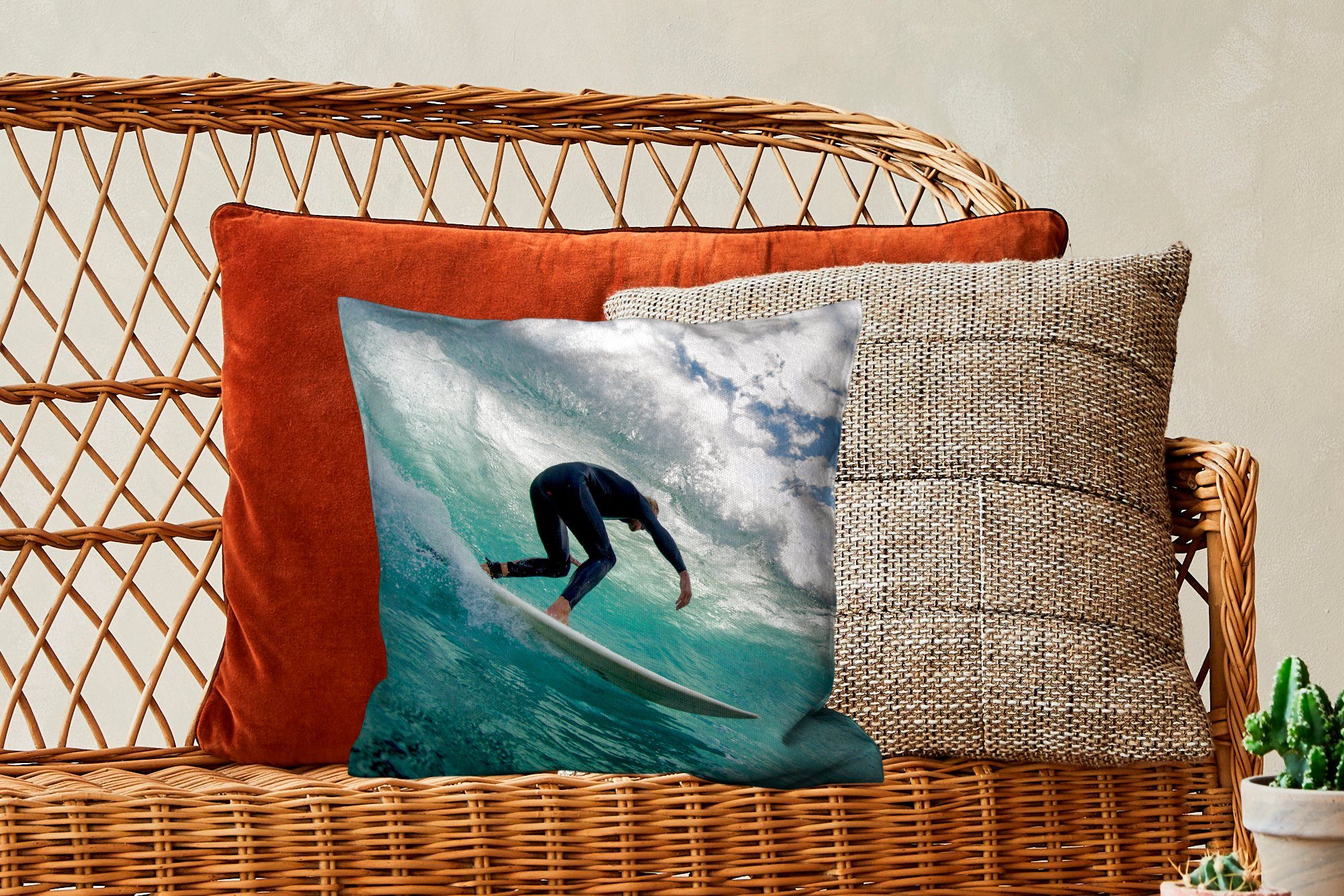 MuchoWow Dekokissen Surfer auf Wellen, Schlafzimmer, Sofakissen Wohzimmer, Deko, für Zierkissen Füllung mit