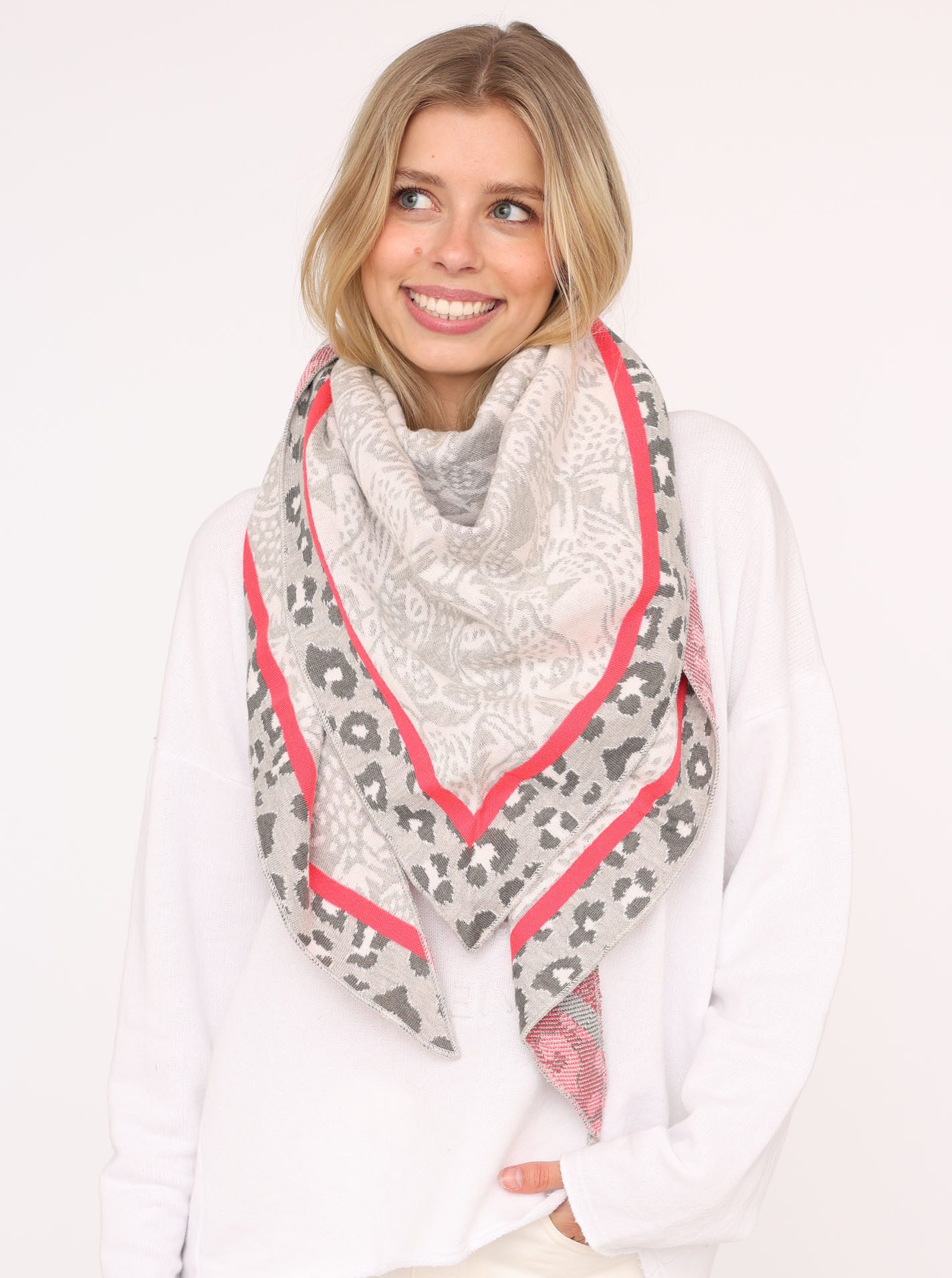 Zwillingsherz Modetuch Dreieckstuch BW "Angry Leo", mit Leo-Kopf und auffälligem Leo Muster