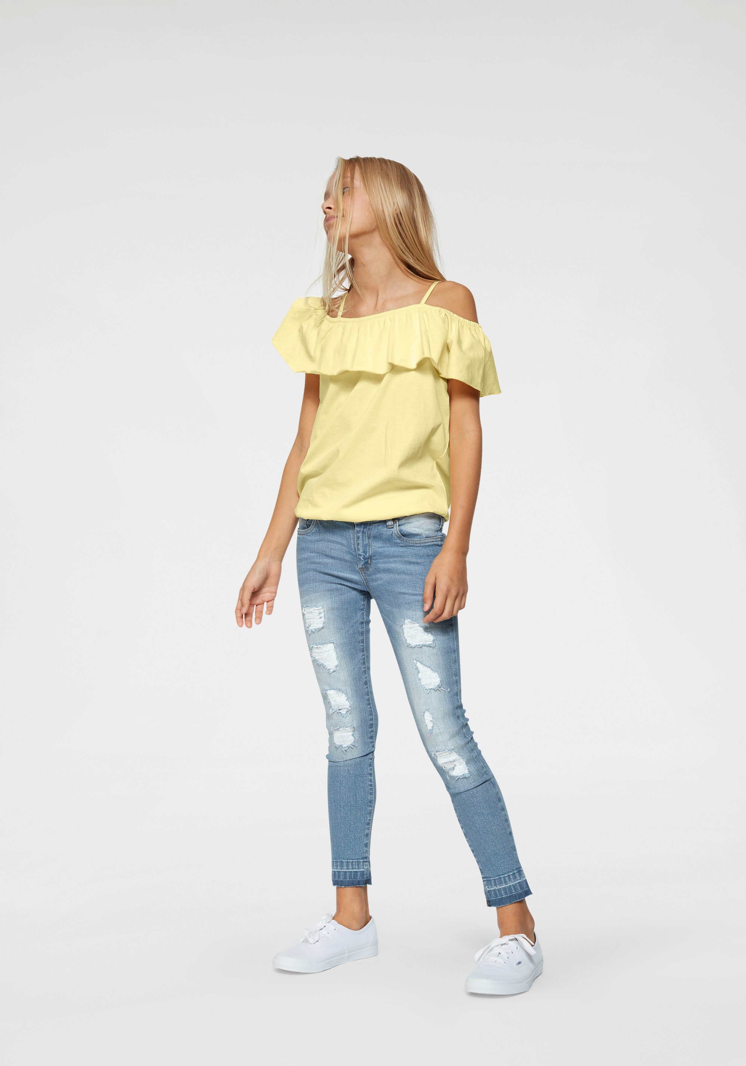 KIDSWORLD T-Shirt Volant-Shirt Kurzarm, weite Passform, Carmenausschnitt, aus Jerseystoff