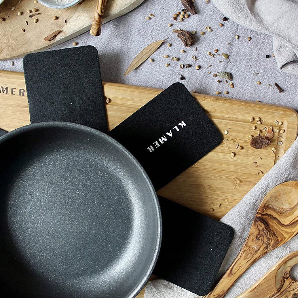 KLAMER Pfannenschoner Filz 6er Set, Stapelschutz mit Anti-Rutsch-Unterlage, Topfuntersetzer…, Schutz für Pfannen & Töpfe, Ø35 cm, aus recycelten PET-Flaschen