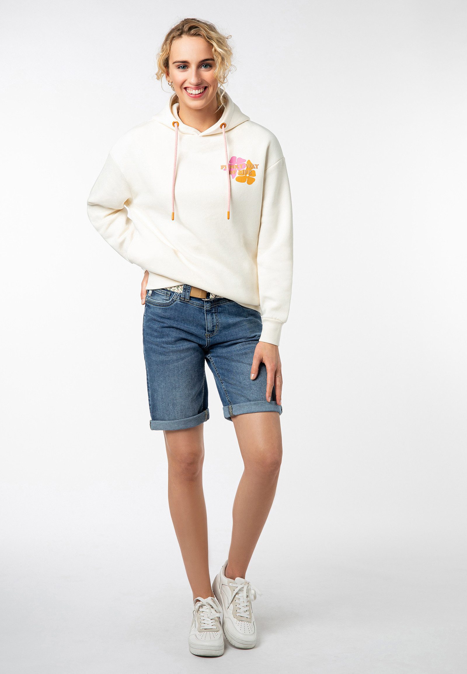 SUBLEVEL Jeansbermudas Damen Jeans Shorts kurze Hose mit buntem Gürtel 5 Pocket, Sommerhose, kurze Jeans, Bermudashorts