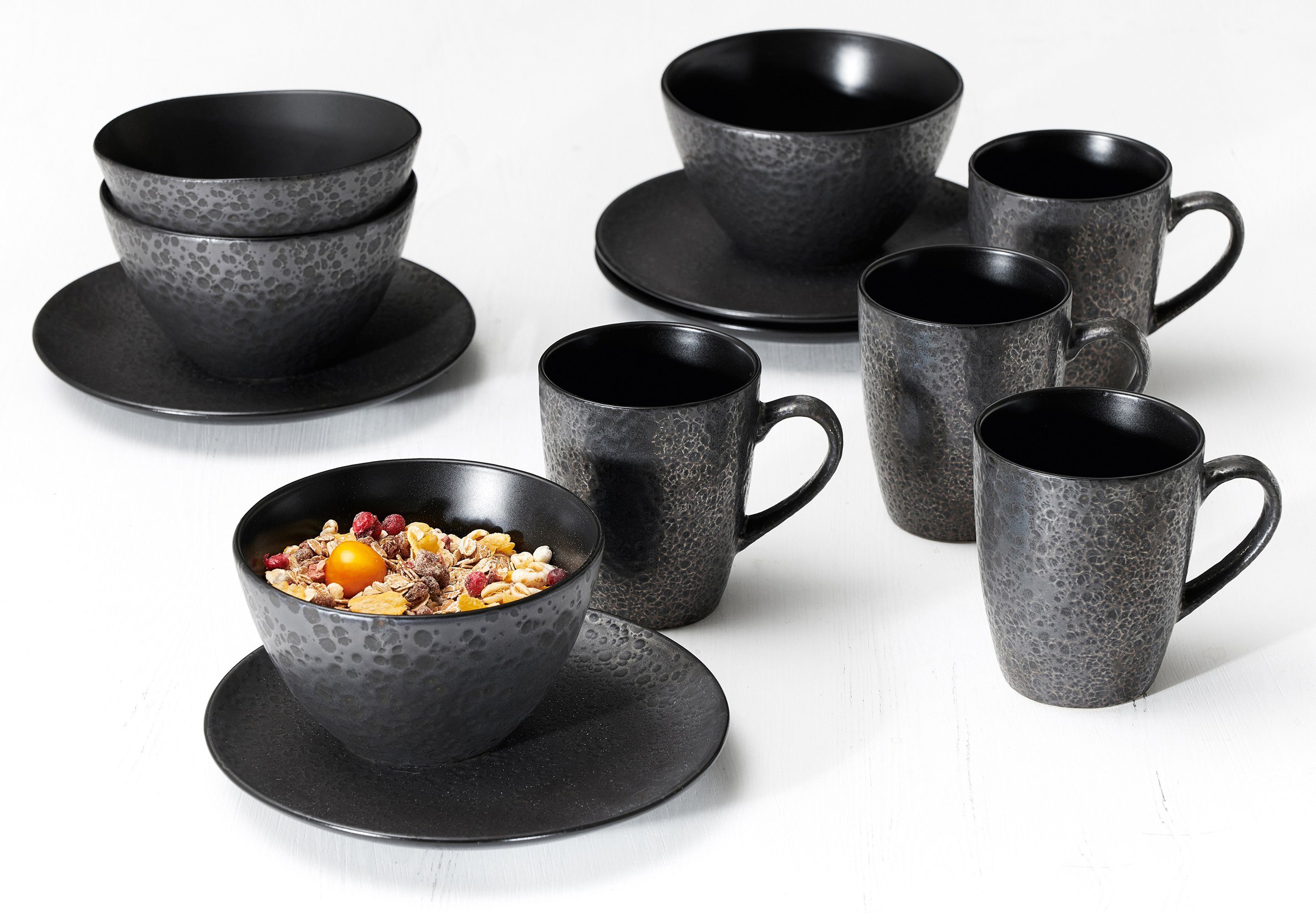 Ritzenhoff & Breker Frühstücks-Geschirrset Service, Kitwe (Teller, Schale, Kaffeebecher) (12-tlg), 4 Personen, Steinzeug, seidenmatter Schwarzton mit Kupferstich, 12 Teile, für 4 Personen