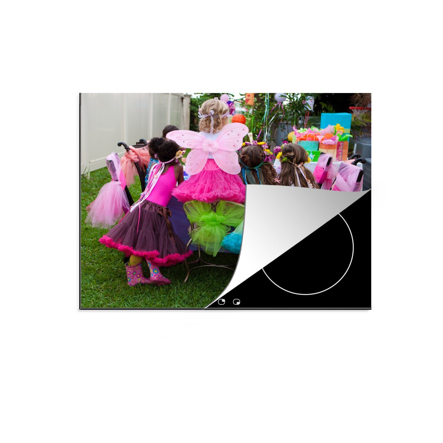 MuchoWow Herdblende-/Abdeckplatte Mädchen mit Feenflügeln auf einer Kostümparty, Vinyl, (1 tlg), 60x52 cm, Mobile Arbeitsfläche nutzbar, Ceranfeldabdeckung