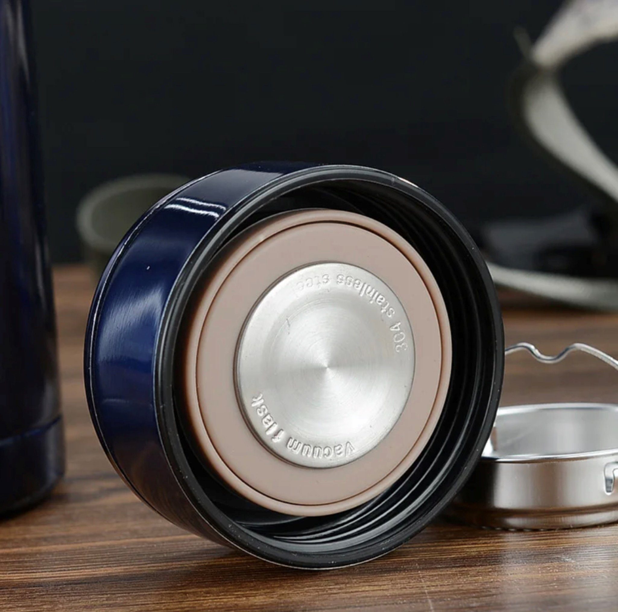 Botells Thermoflasche Isolierflasche Edelstahl 0,8 l, stundenlang heiße & kalte Getränke, Dauersieb f. Tee, metallic Design, auslaufsicher, doppelwandig, 800 ml