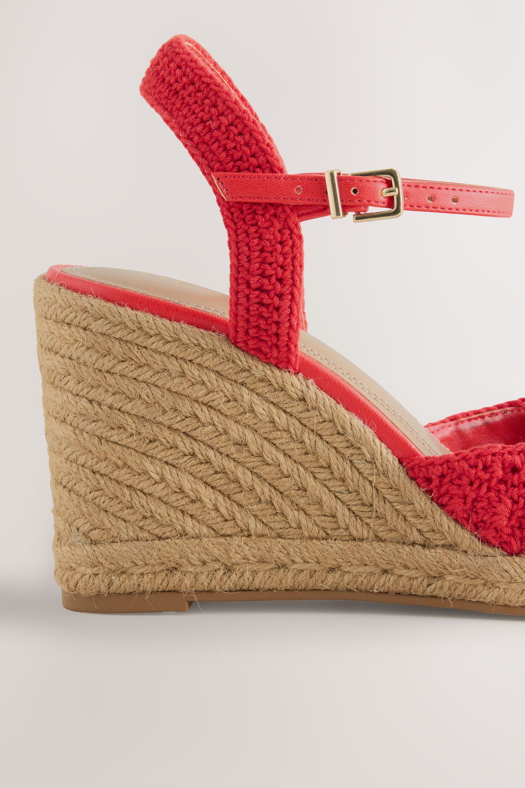Next Forever Comfort Keilabsatzschuhe mit Häkelbesatz Keilsandalette – Bild 4 von 5