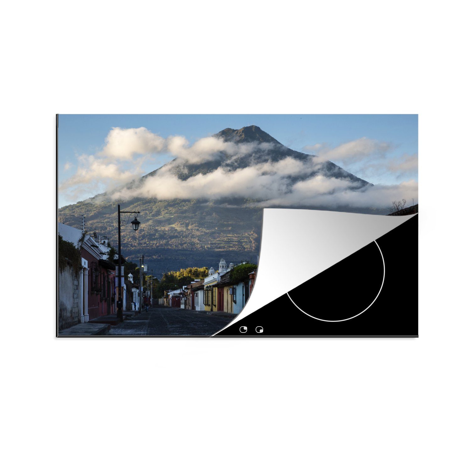 MuchoWow Herdblende-/Abdeckplatte Einige Wolken bilden sich um die Antigua von der City Street in, Vinyl, (1 tlg), 81x52 cm, Induktionskochfeld Schutz für die küche, Ceranfeldabdeckung