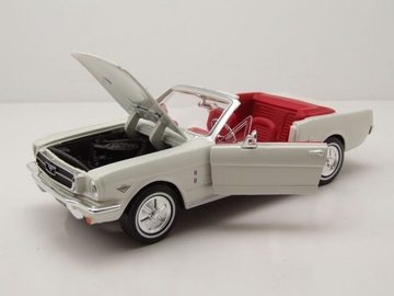 Motormax Modellauto Ford Mustang Convertible 1964 1/2 creme James Bond Goldfinger Modellau, Maßstab 1:24