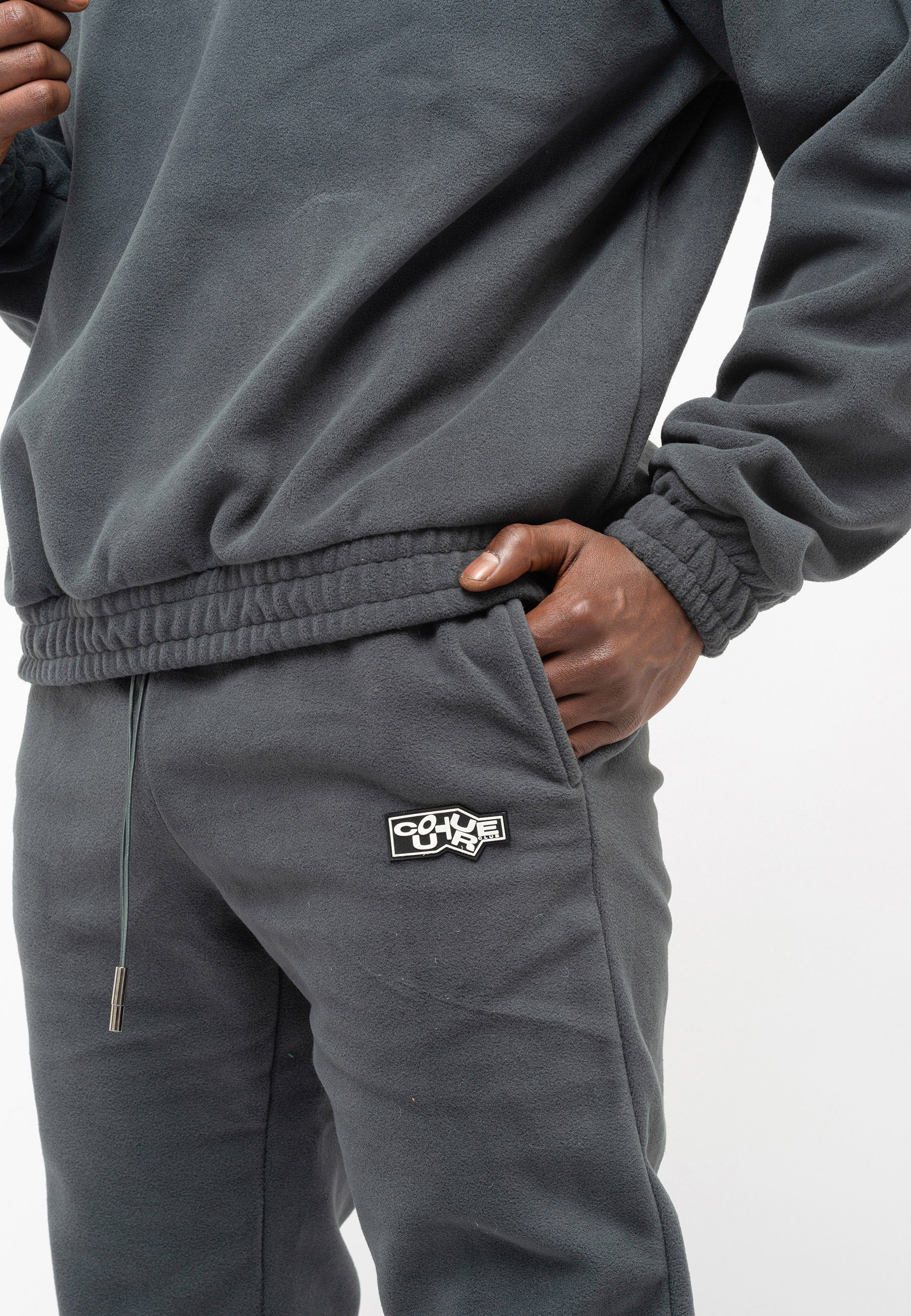 Tom Barron Trainingsanzug Tom Barron Tracksuit With Fleece Fabric Patch Logo, mit modernem Design