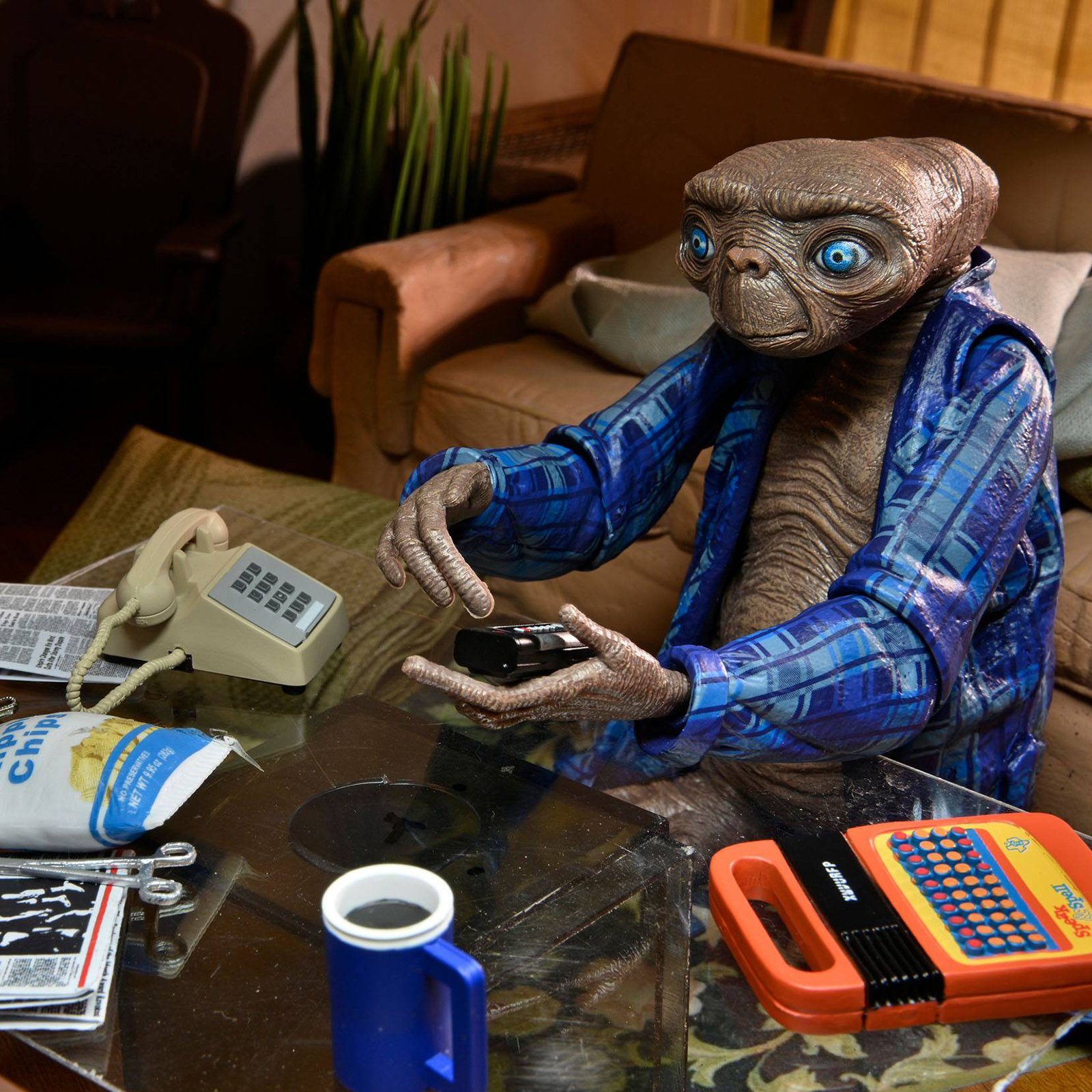 NECA Actionfigur E.T. - Der Außerirdische Ultimate Serie, (Figur ca. 11 cm groß), mit jeder Menge Zubehör und Austauschteilen