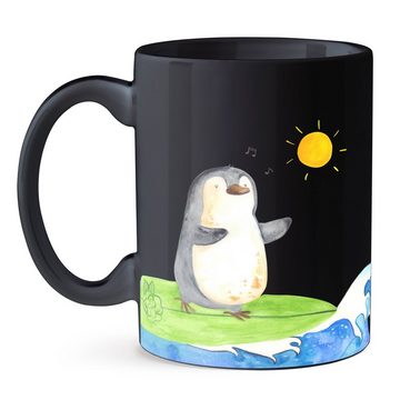 Mr. & Mrs. Panda Tasse Pinguin Surfer - Schwarz - Geschenk, Tasse, Kaffeetasse, Tasse Motive, Keramik Schwarz, Herzberührende Designs