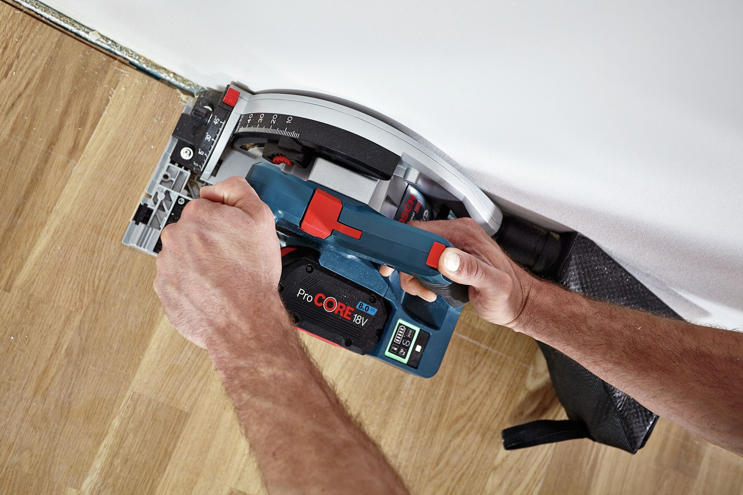 Bosch Professional Akku-Tauchsäge GKT 18V-52 L-BOXX in GC BITURBO, Solo Version