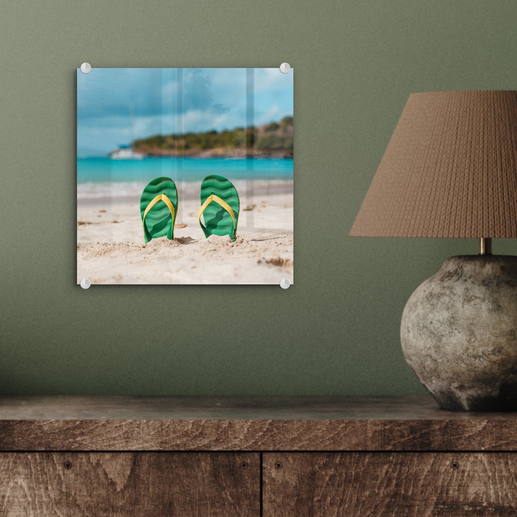 Glas Glasbilder auf Wanddekoration - - - Bilder Foto MuchoWow Pantoffeln Glas Grün, Acrylglasbild (1 Wandbild St), auf Strand - -