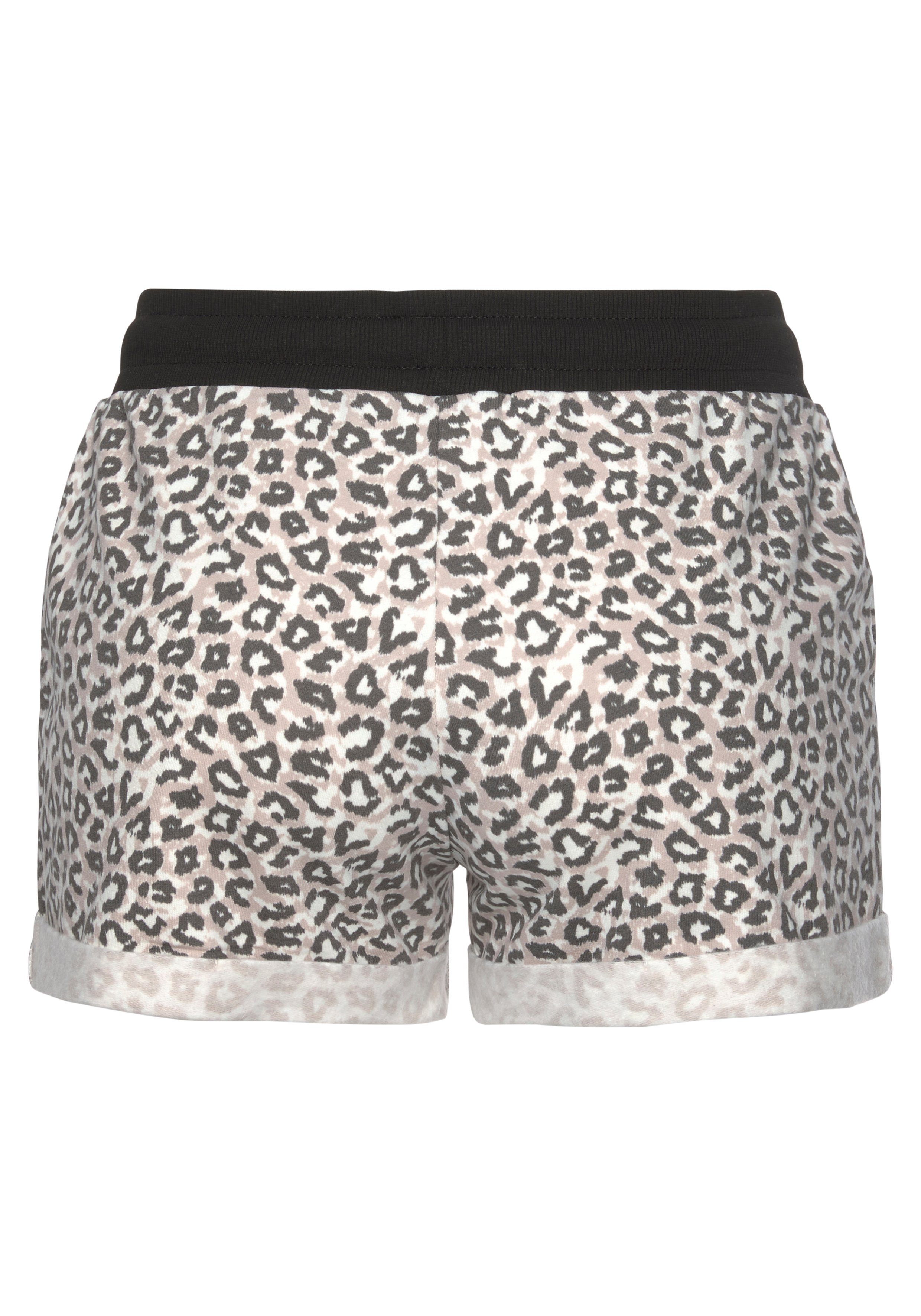 LASCANA Shorts mit Rippbündchen und Umschlagsaum, Loungewear – Bild 4 von 5