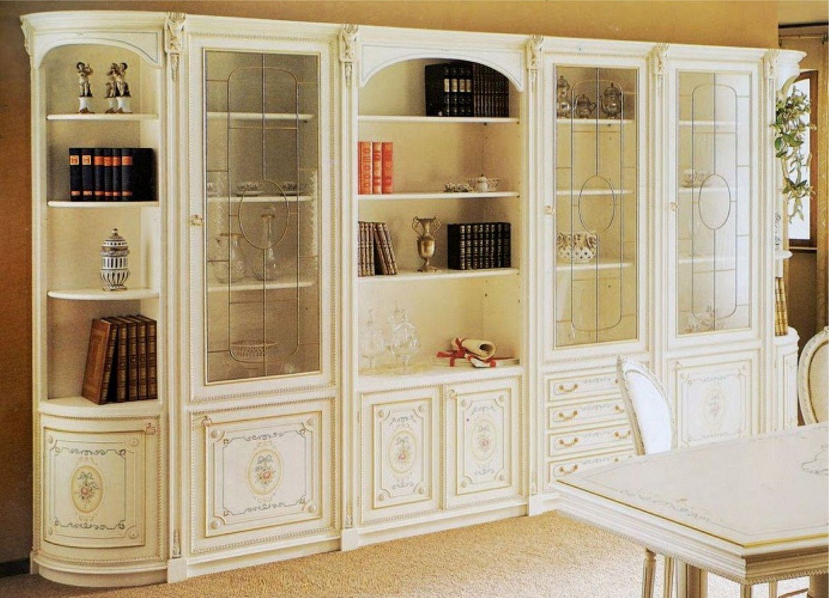 Casa Padrino Stauraumschrank Luxus Barock Schrank Weiß / Mehrfarbig / Gold - Edler Wohnzimmerschrank im Barockstil - Barock Wohnzimmer Möbel - Luxus Qualität - Made in Italy