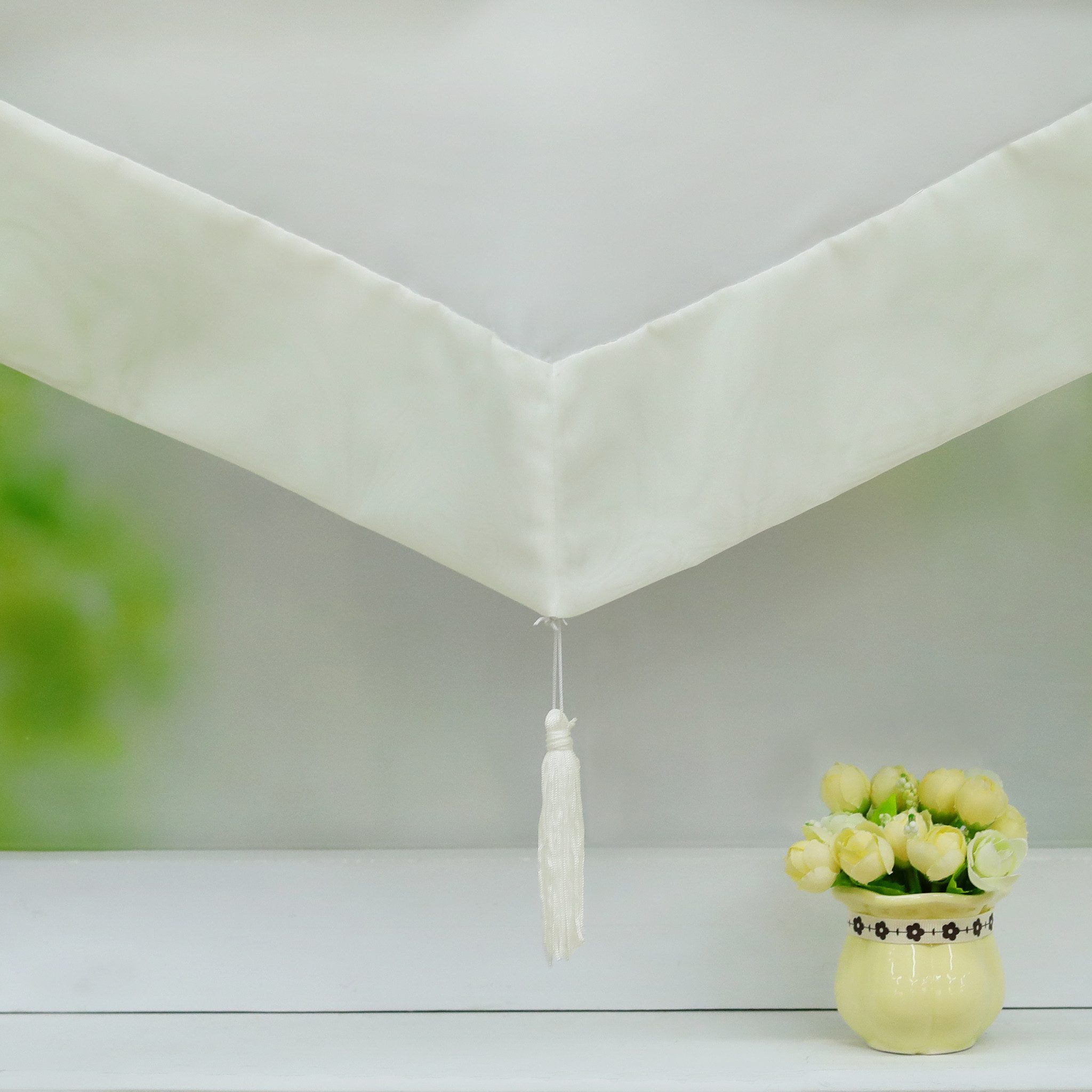 Joyswahl Raffrollo Julia, mit Schlaufen, mit Quaste Dreieck Rollos mit farbigem Blende Schals Fenster Gardine