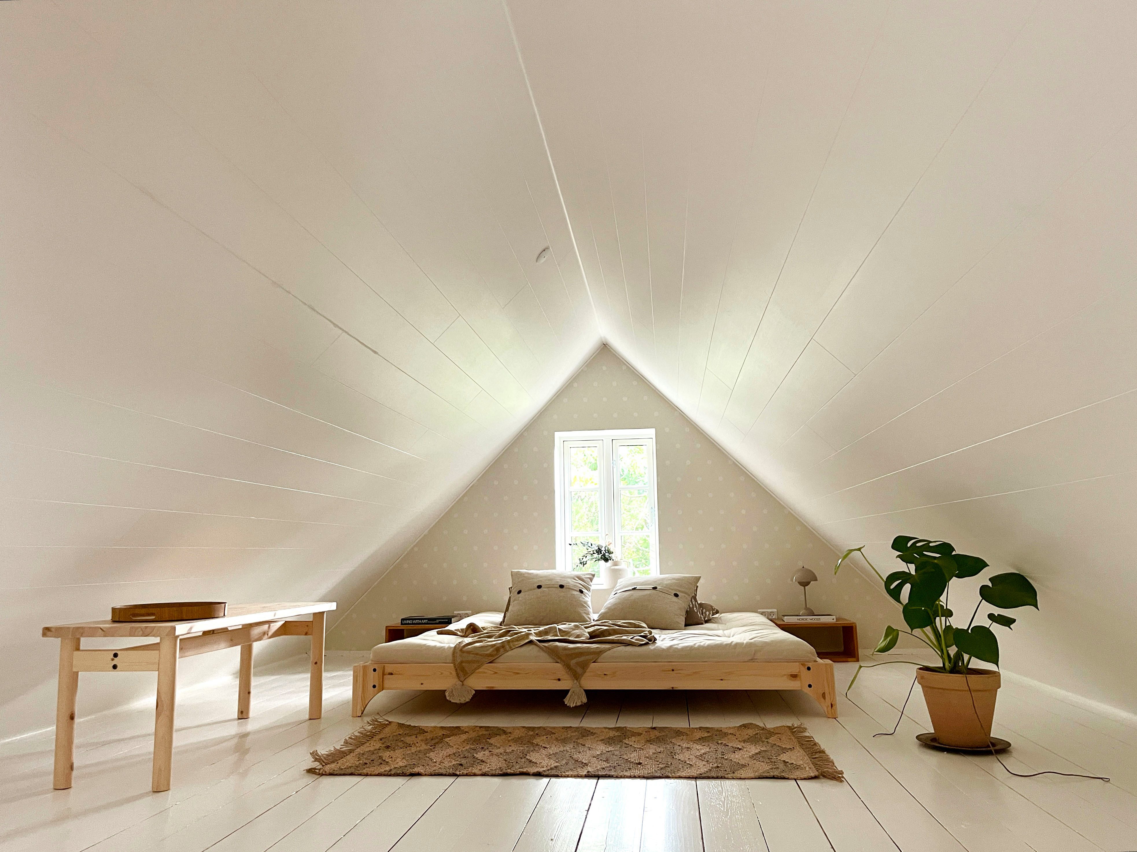 Karup Design Futonbett Elan Bettgestell, massiv Kiefernholz, minimalistisches Scandi Design, Inklusive Lattenrost, in verschiedenen Breiten erhältlich