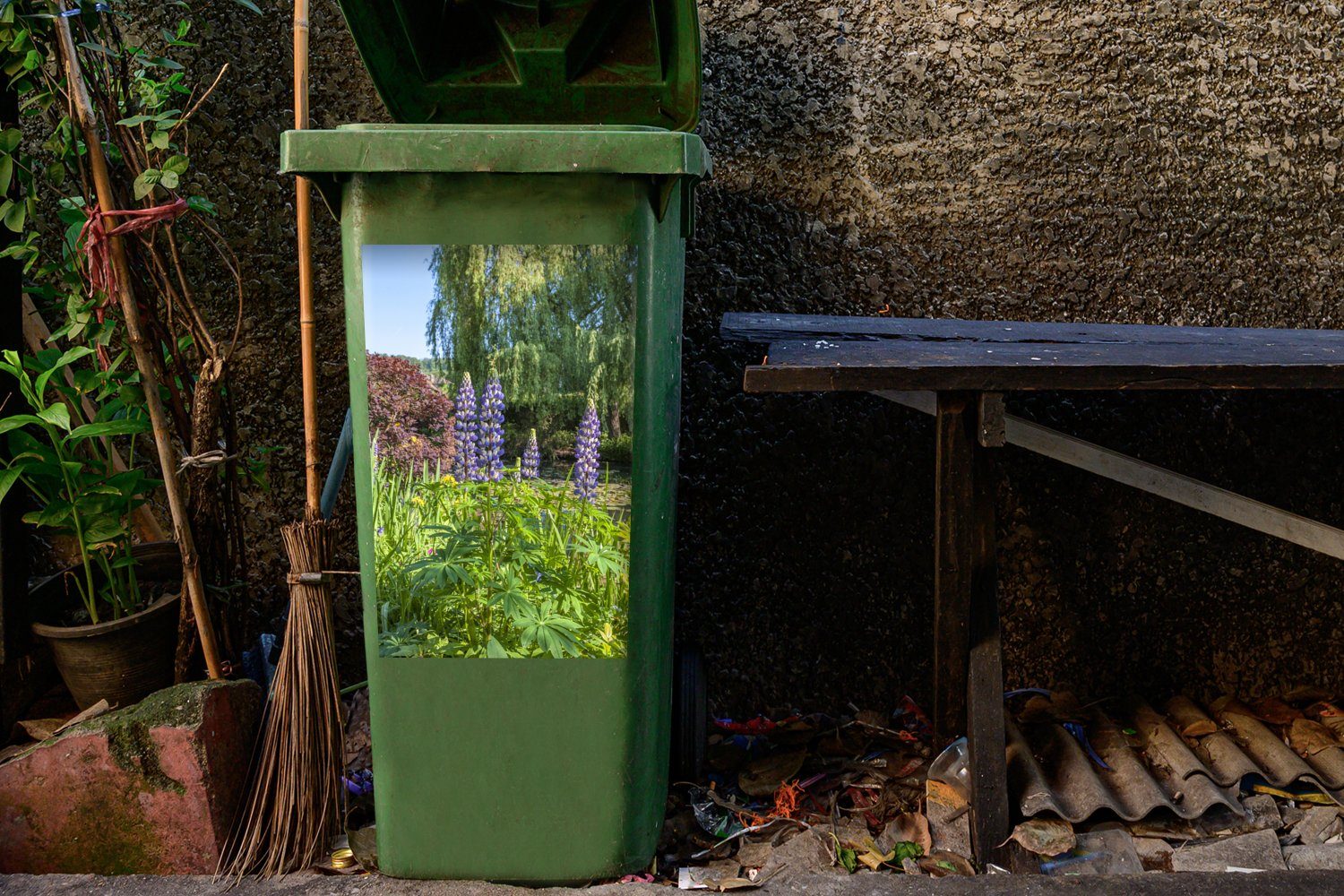 Abfalbehälter von Wandsticker (1 Mülltonne, Garten mit Mülleimer-aufkleber, französischen Container, Farben St), Europa im in Monet Garten MuchoWow bunten Sticker,