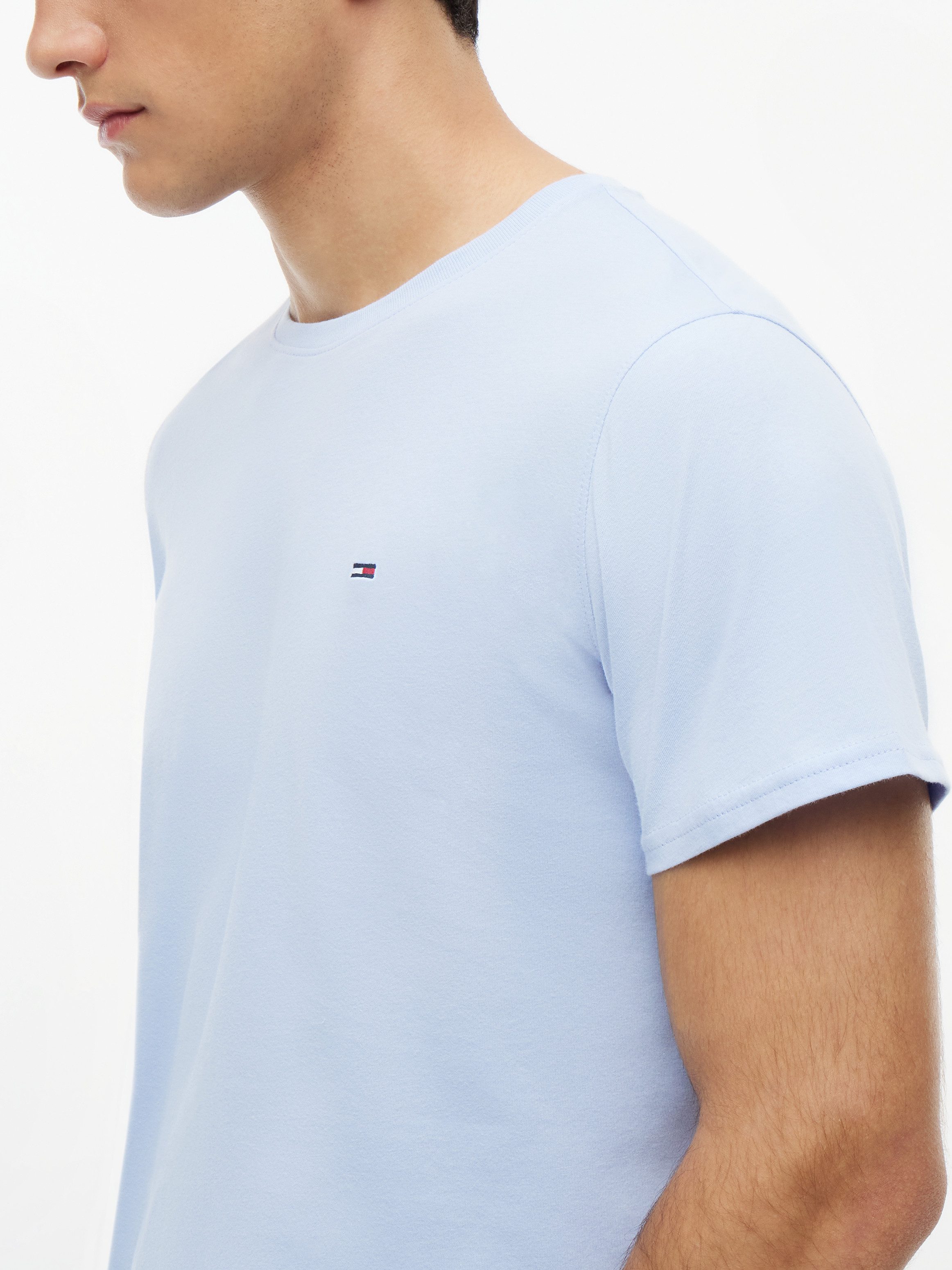 Tommy Jeans T-Shirt TJM ESSENTIAL SOLID mit Rundhalsausschnitt und dezenter Logo-Flag
