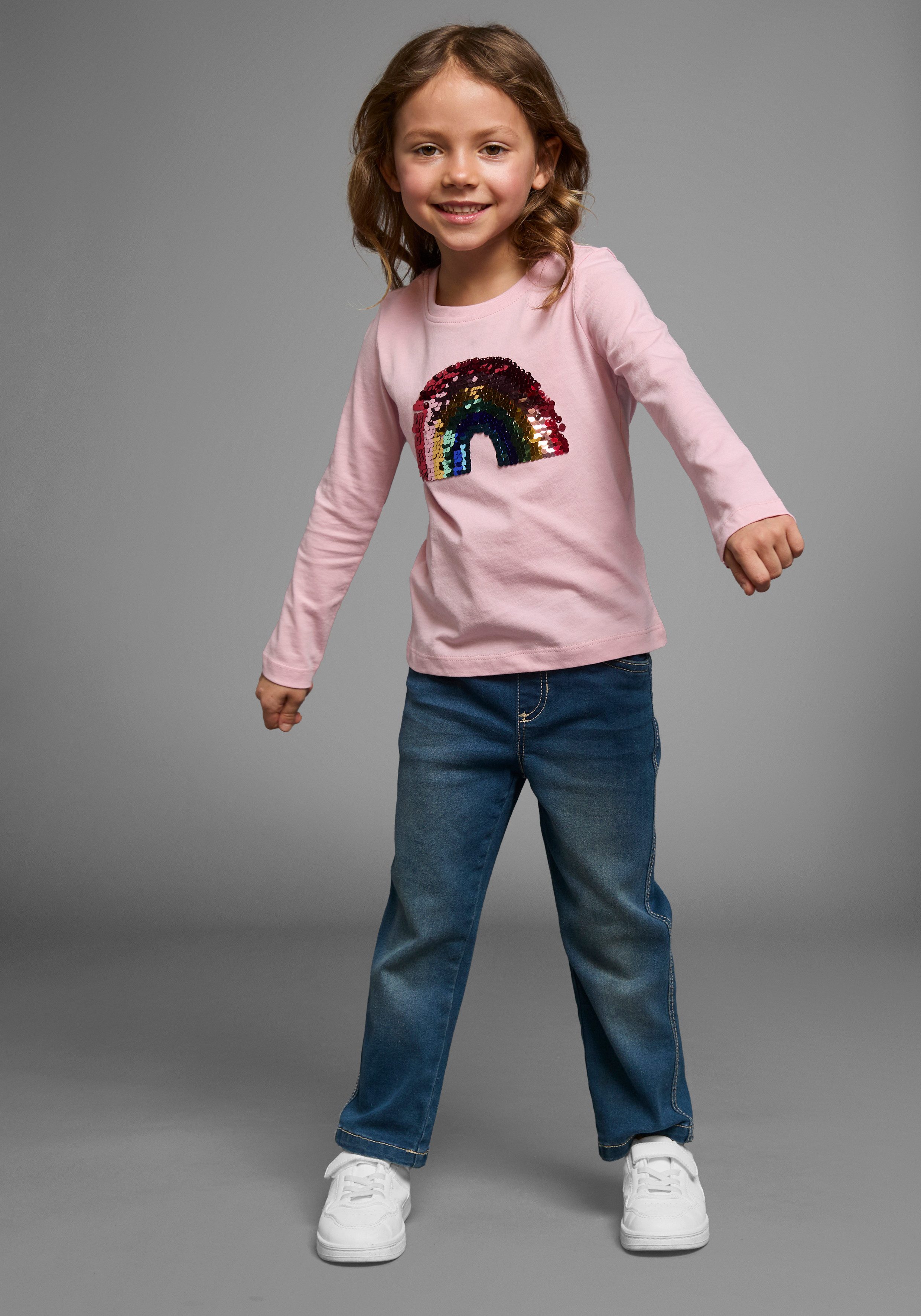 KIDSWORLD Langarmshirt Regenbogen Pailletten-Applikation Langarm, Basic-Passform, mit schimmernden Pailletten-Applikationen – Bild 4 von 5