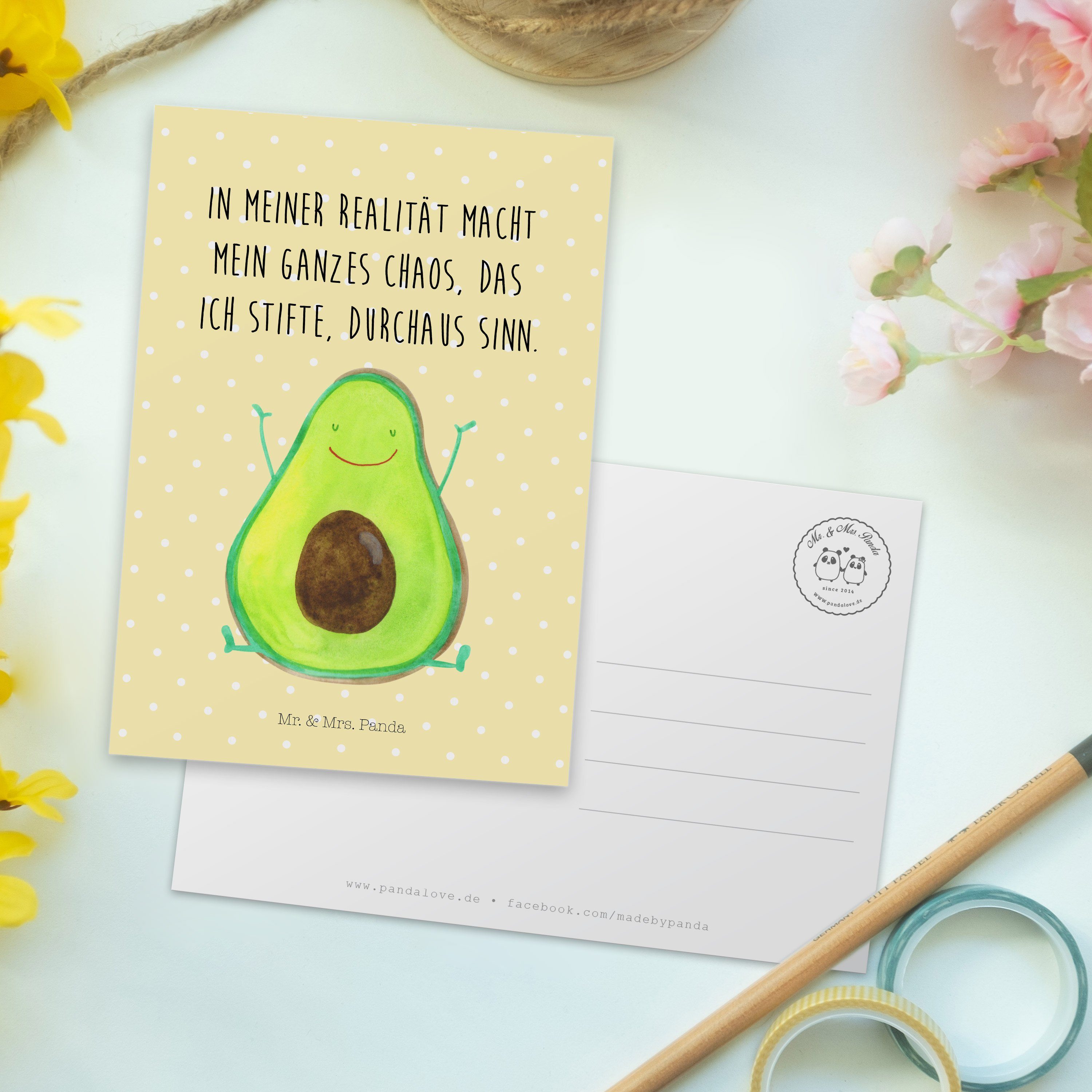 Panda Postkarte Chaos, Grußkarte, Gelb Geschenk, Mrs. - Juhuu, - Happy Dan Mr. Avocado Pastell &