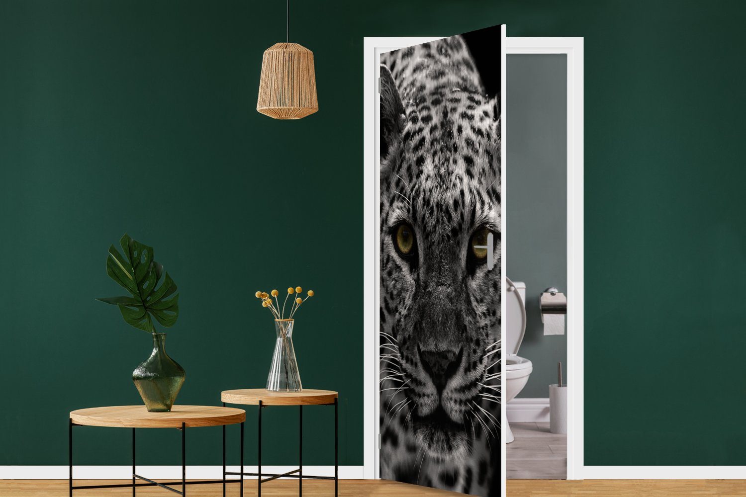 MuchoWow Türaufkleber, für Matt, St), 75x205 farbigen Leoparden, Türtapete Tür, eines Schwarz-Weiß-Foto bedruckt, (1 cm Fototapete