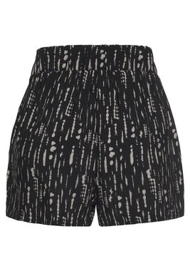 s.Oliver Webshorts mit Alloverprint und Bindegürtel, kurze Hose, lockere Passform