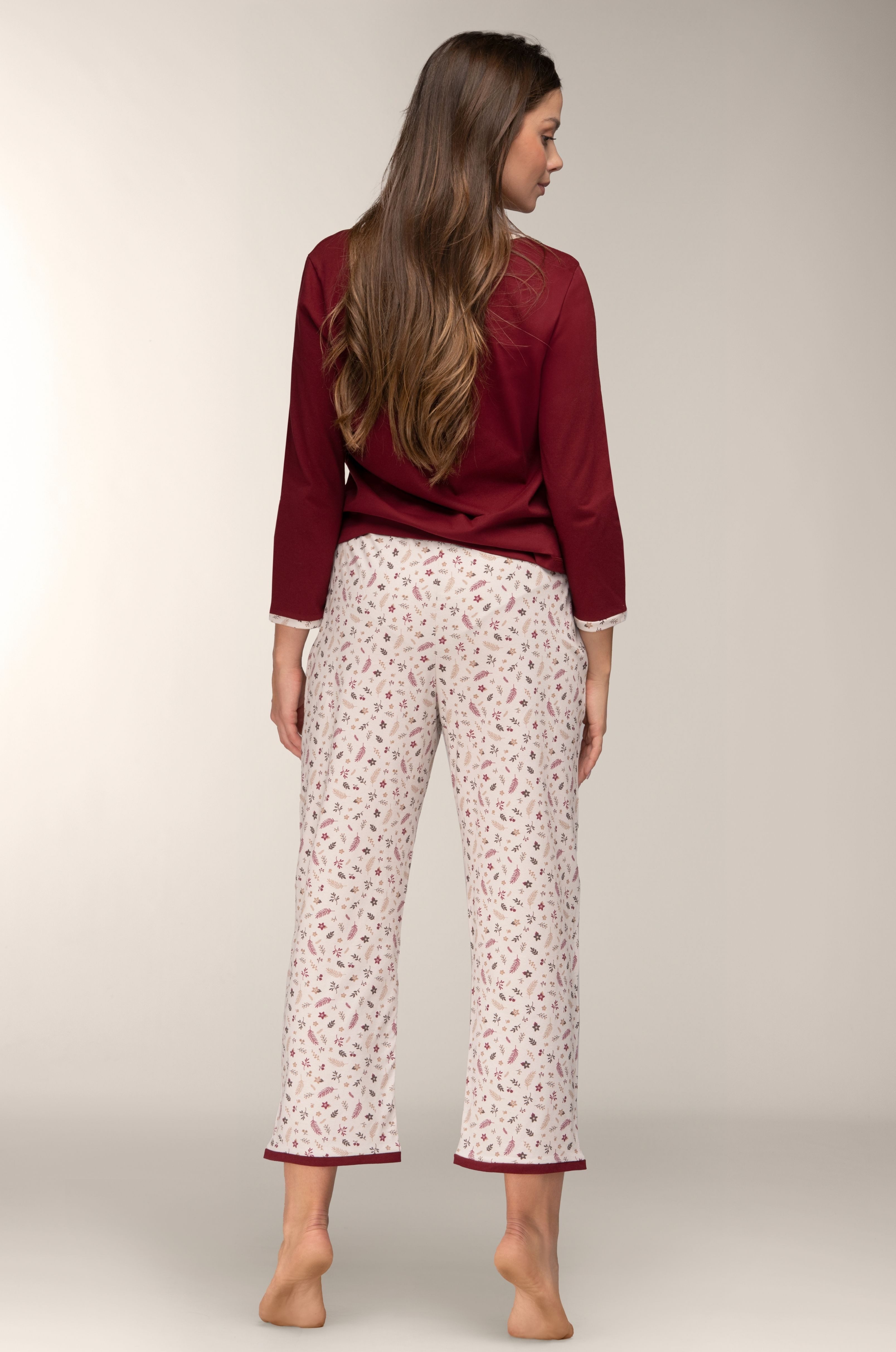 Mademoiselle Sommeil Capri-Pyjama Damen Schlafanzug mit Bordeaux Oberteil & floraler Hose 100% Baumwolle, Taschen, 7/8-Bein