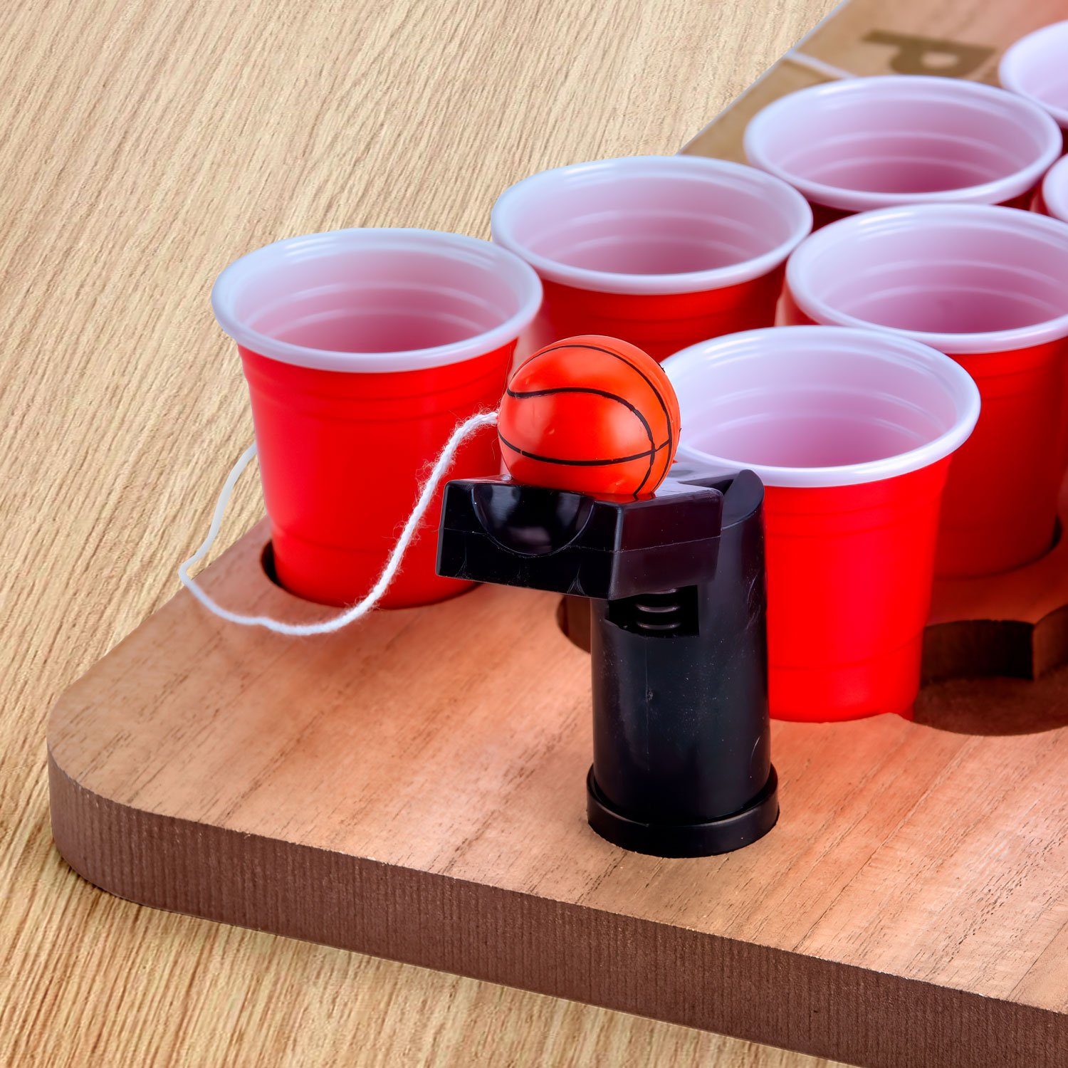Goods+Gadgets Spieltisch GOODS+GADGETS Mini Beer-Pong Spieltisch – Kompaktes Partyspiel Set, (Bierpong-Tisch mit Bechern), Shot-Pong Set – Bild 4 von 5