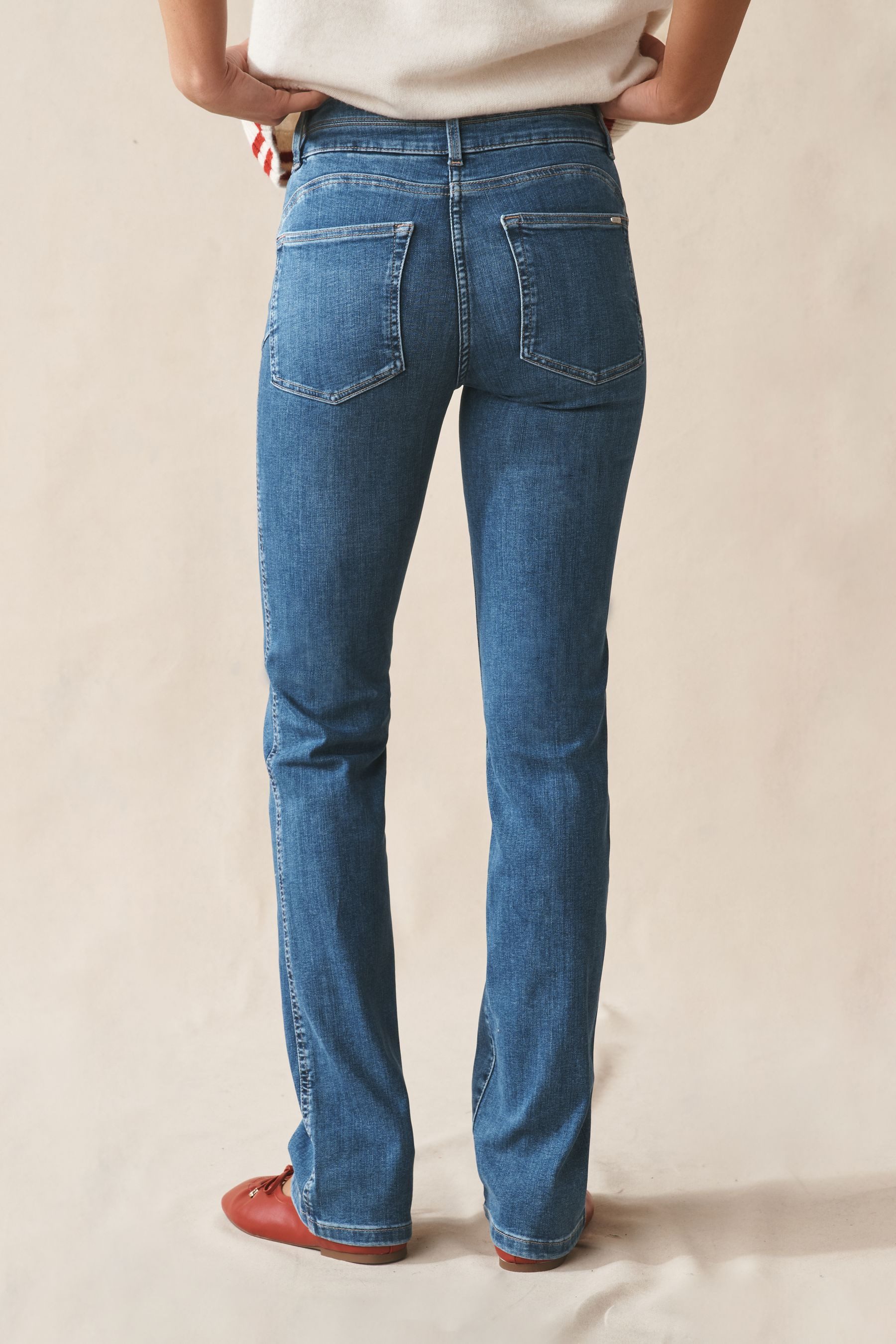 Next Push-up-Jeans Lift, Slim And Shape Bootcut-Jeans, Kurzgröße (1-tlg)