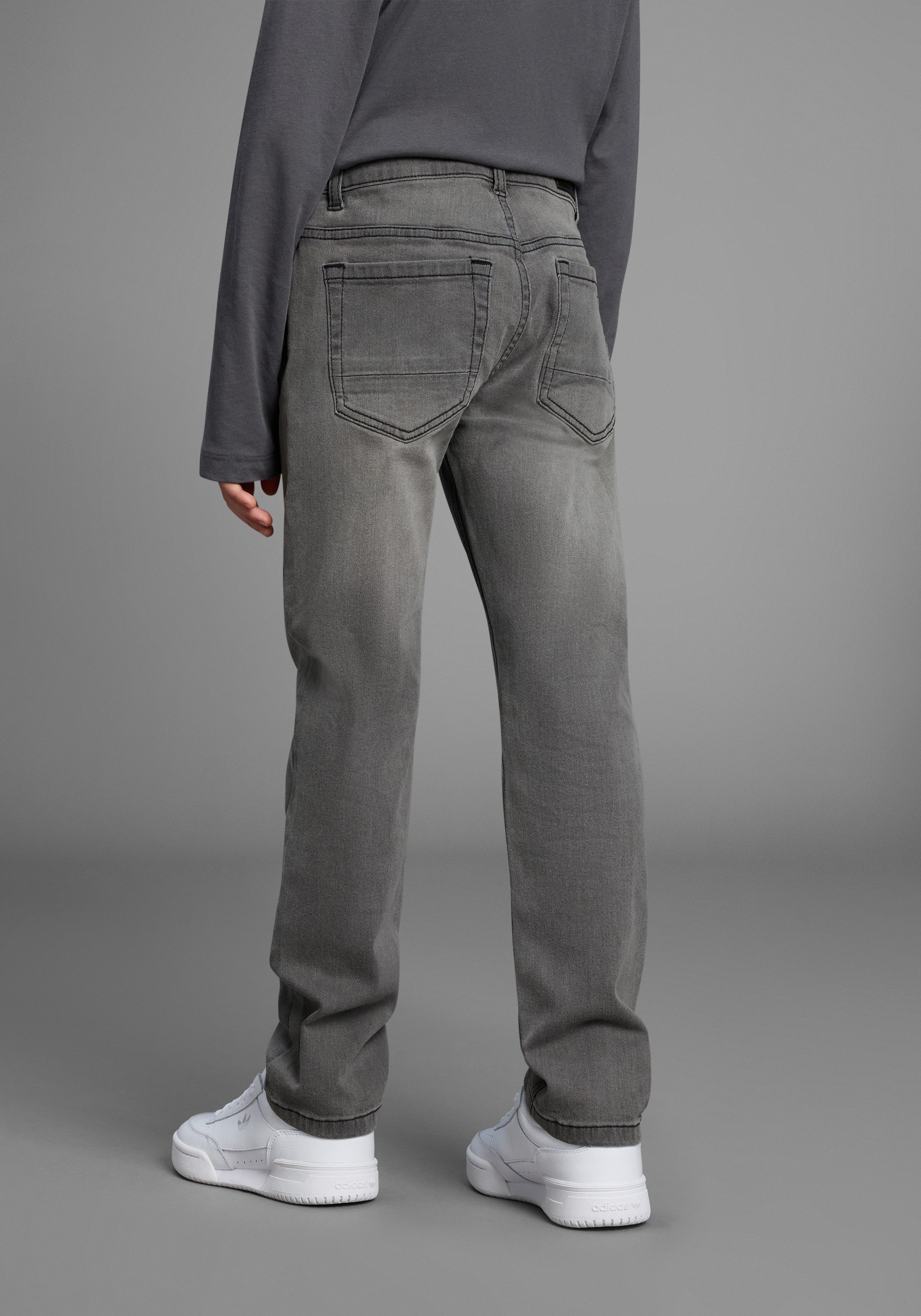 KIDSWORLD Straight-Jeans Gerade Stretchjeans Stretchjeans in authentischer Waschung