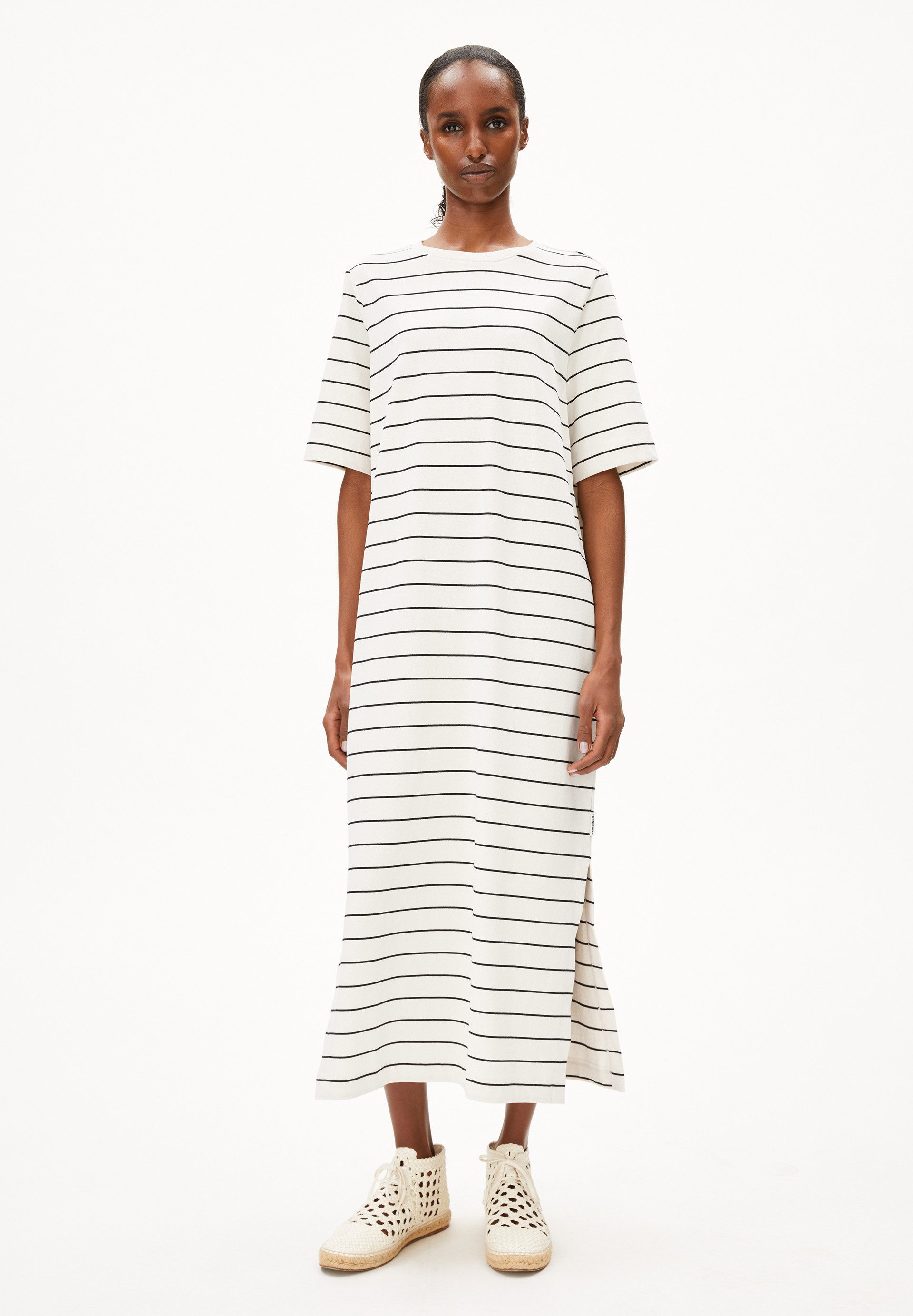 Armedangels Jerseykleid XELINAA FINE STRIPE (Loose Fit) Heavyweight Jerseykleid aus recyceltem Baumwoll Mix – Bild 2 von 5