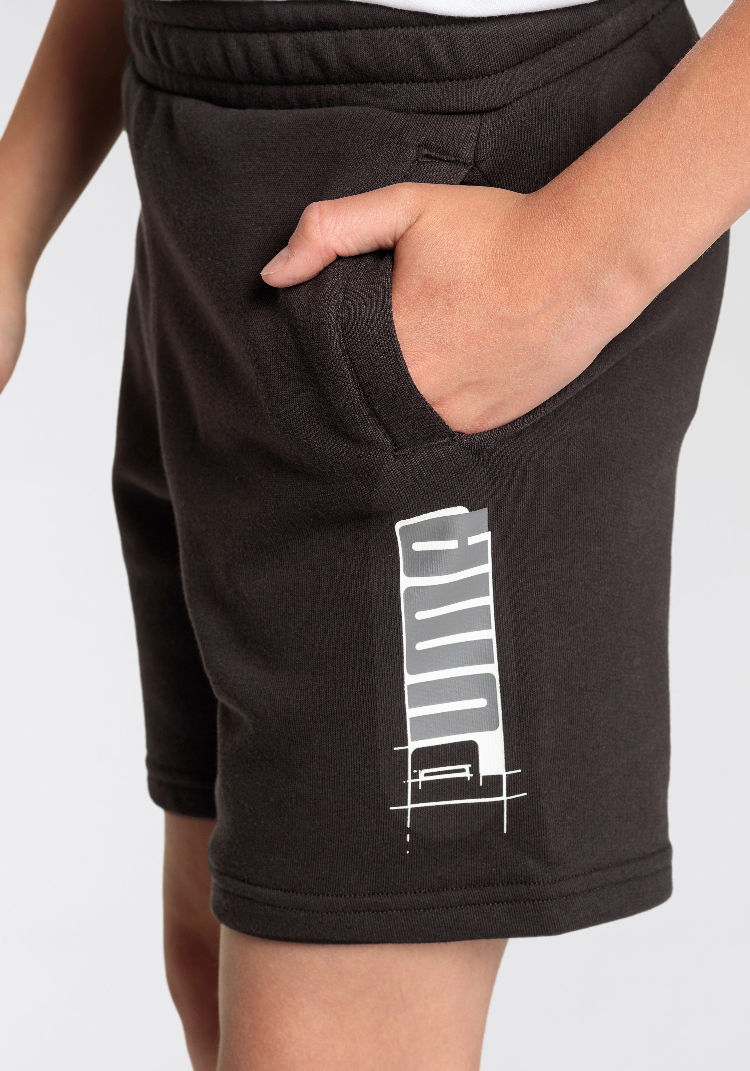 PUMA Shorts ESS+ LOGO LAB SHORTS TR B für Jugendliche, aus Baumwollmischung, mit Eingrifftaschen