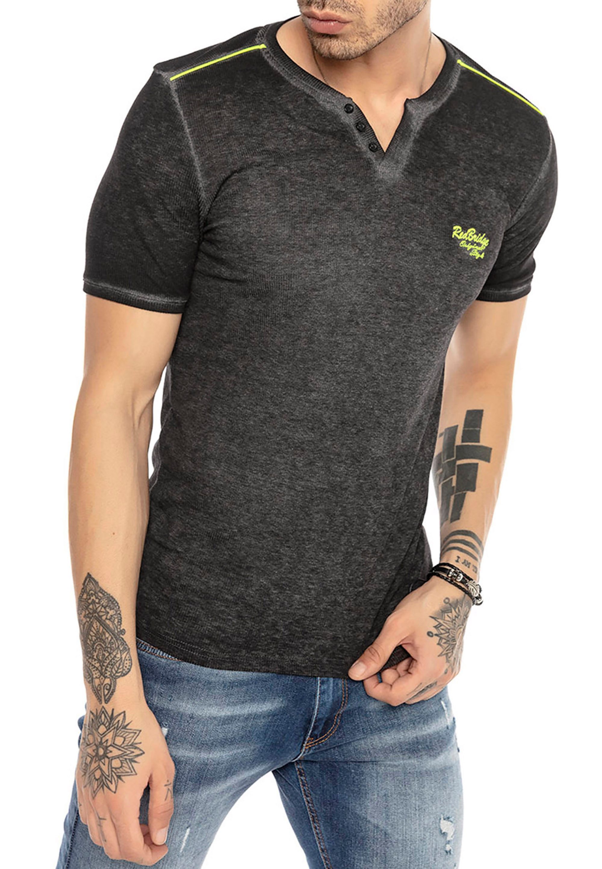RedBridge T-Shirt mit Henley-Ausschnitt im Used-Look günstig online kaufen