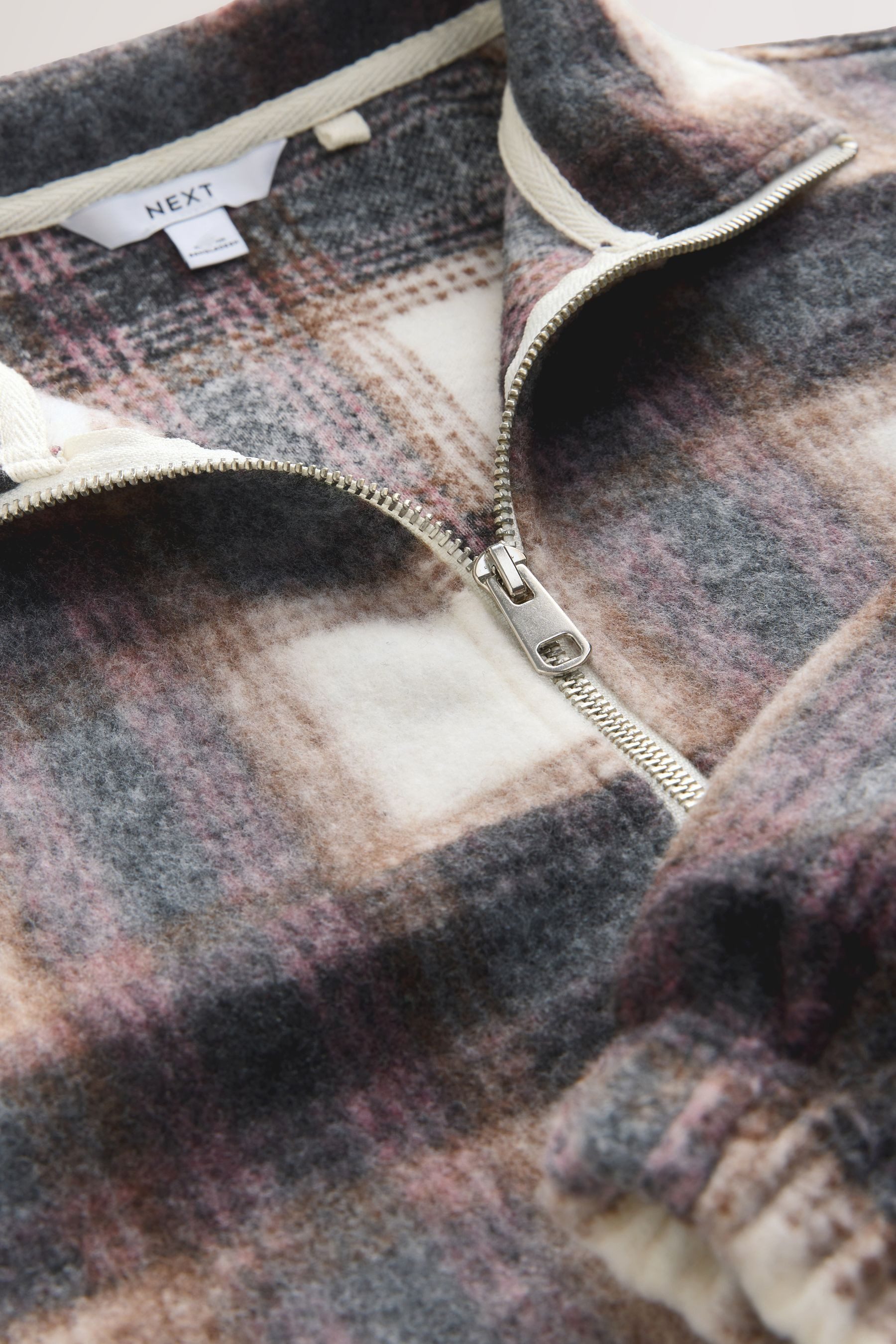 Next Fleecejacke Gerippte, karierte Fleecejacke mit Ballonsaum (1-St)
