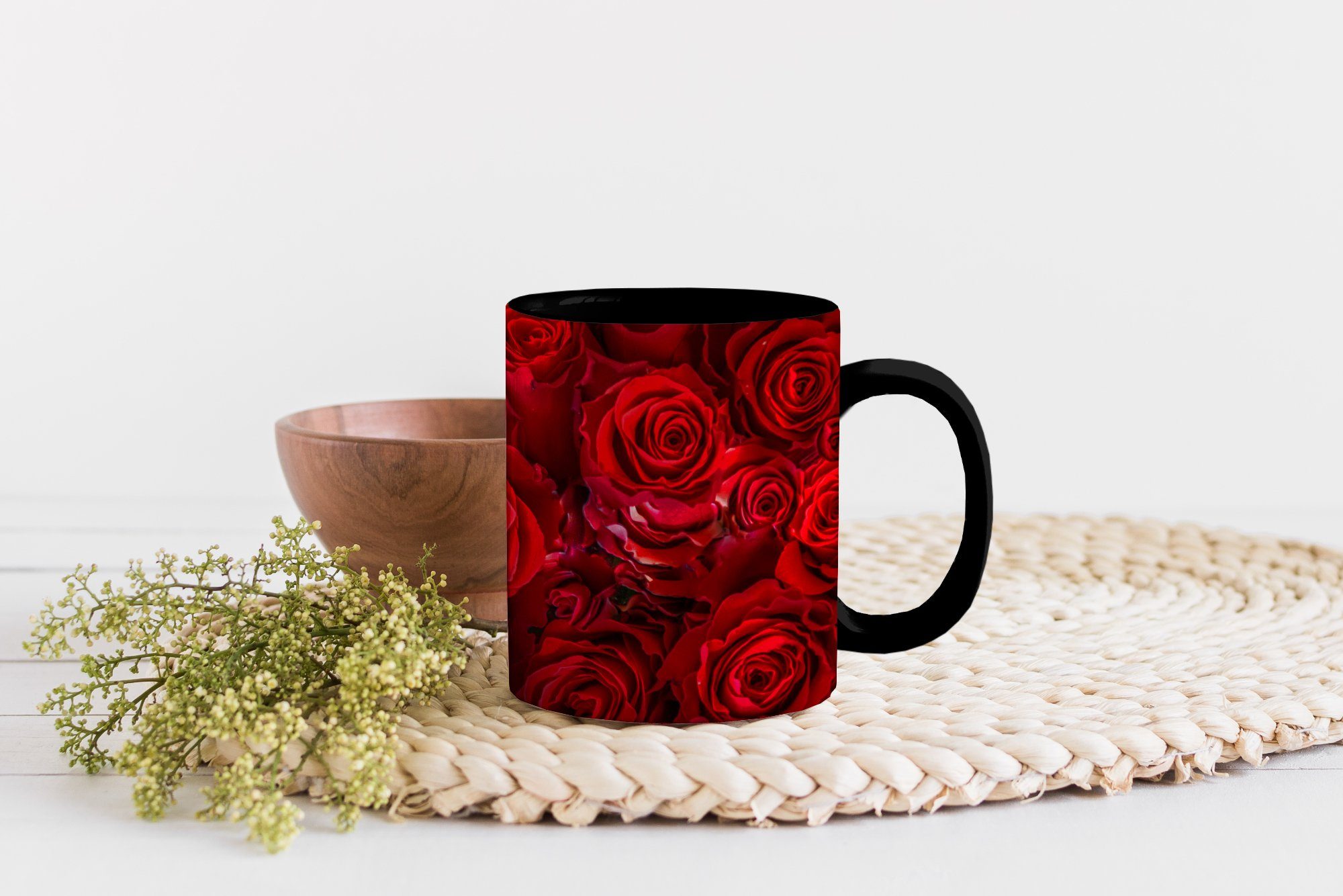 Blumen Zaubertasse, Kaffeetassen, - Rot, - Geschenk MuchoWow Teetasse, Tasse Keramik, Rosen Farbwechsel,