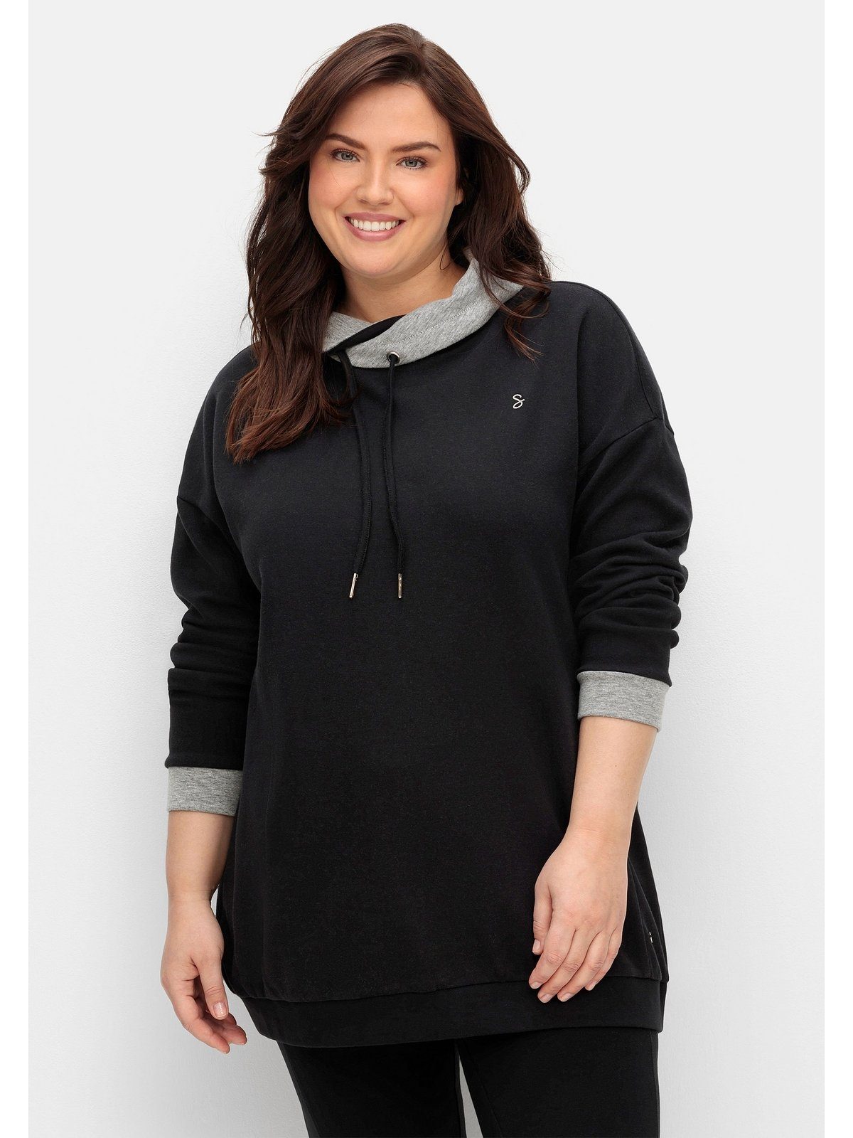 Sheego Sweatshirt Große Größen mit weitem Kragen und Kontrastdetails schwarz