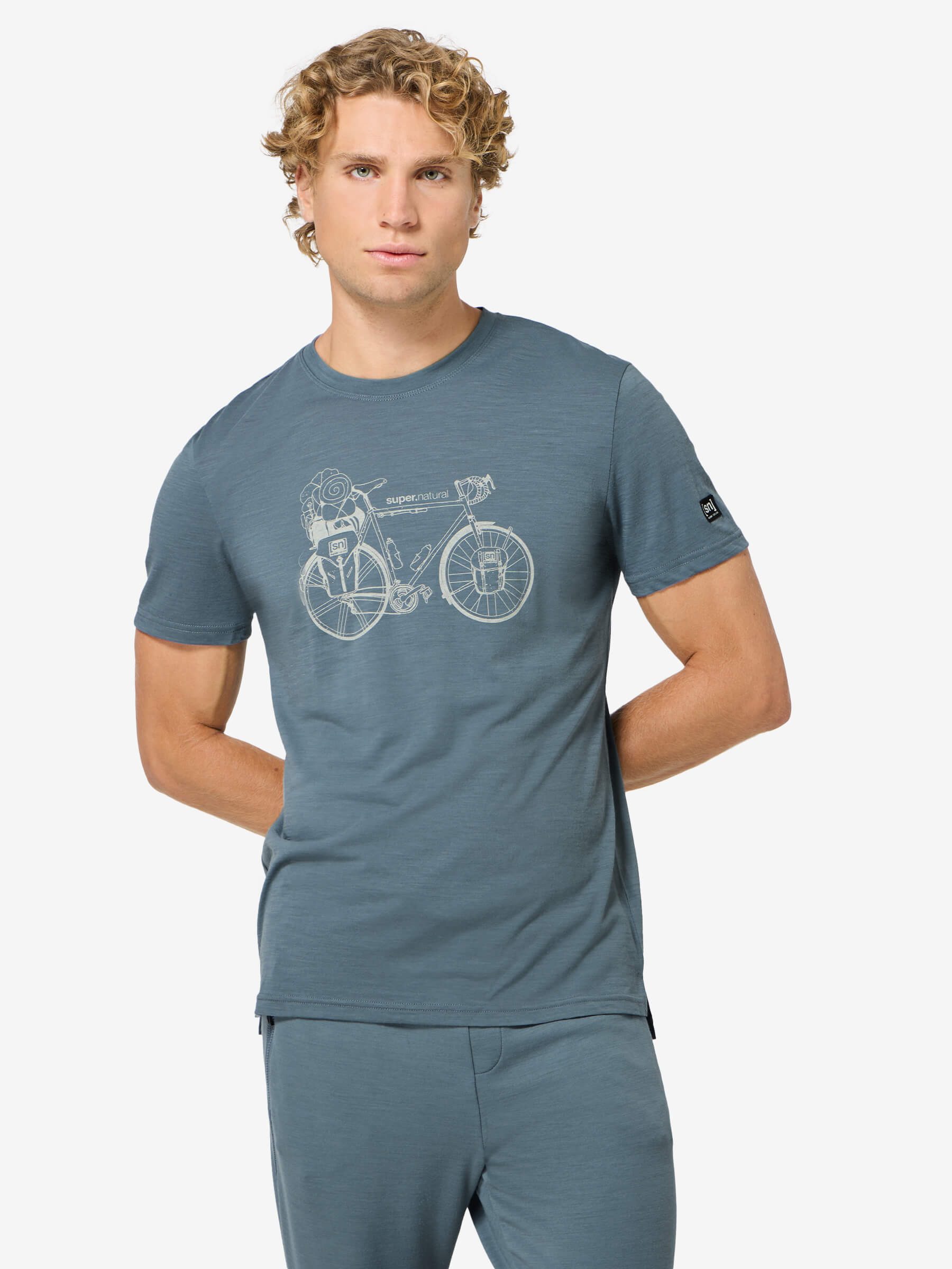 SUPER.NATURAL Funktionsshirt für Herren, Merino M WANDER WHEEL TEE mit Fahrrad-Motiv, atmungsaktiv
