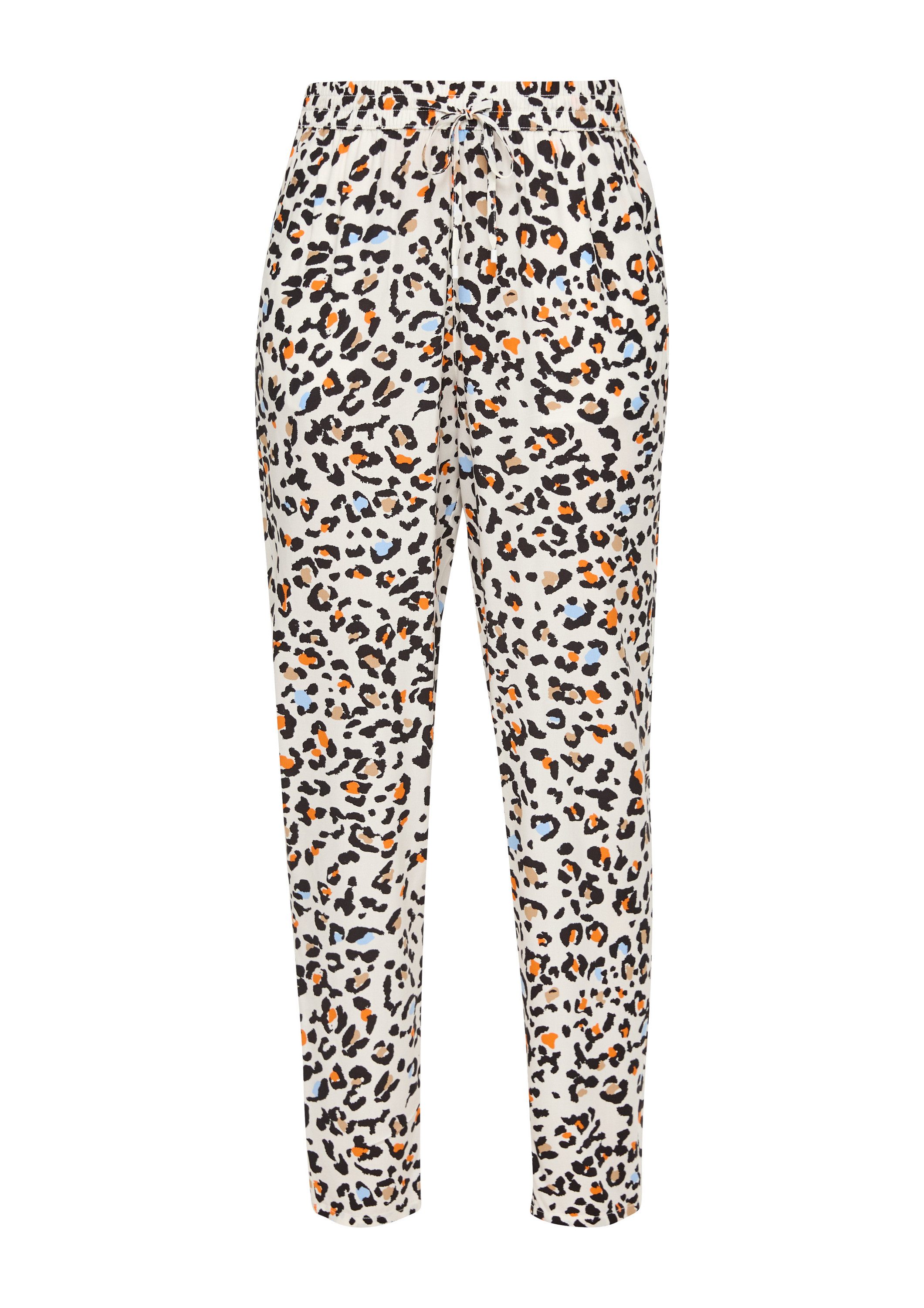 s.Oliver Chinos Hose Hose aus reiner Viskose mit Artwork-Print günstig online kaufen
