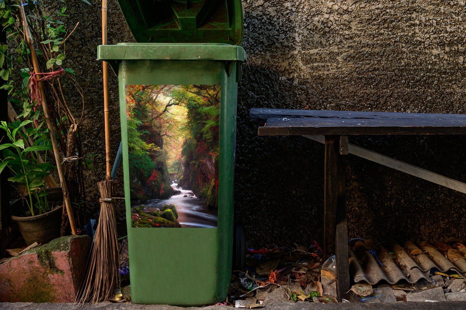 Mülleimer-aufkleber, Wandsticker MuchoWow farbenfroher Container, mit Fluss St), Mülltonne, Sticker, Schöner (1 in Abfalbehälter Umgebung Snowdonia